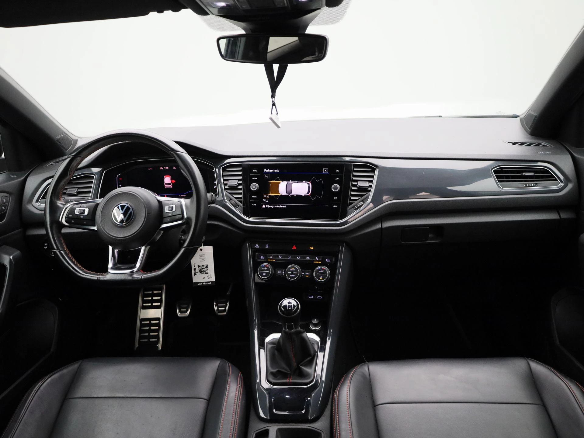 Volkswagen-T-Roc-image-35