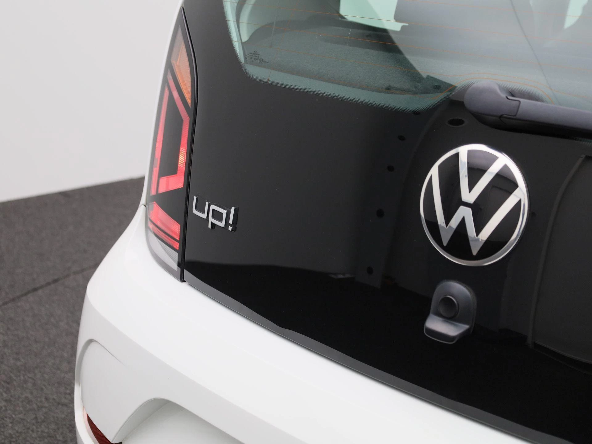 Volkswagen-up!-image-28