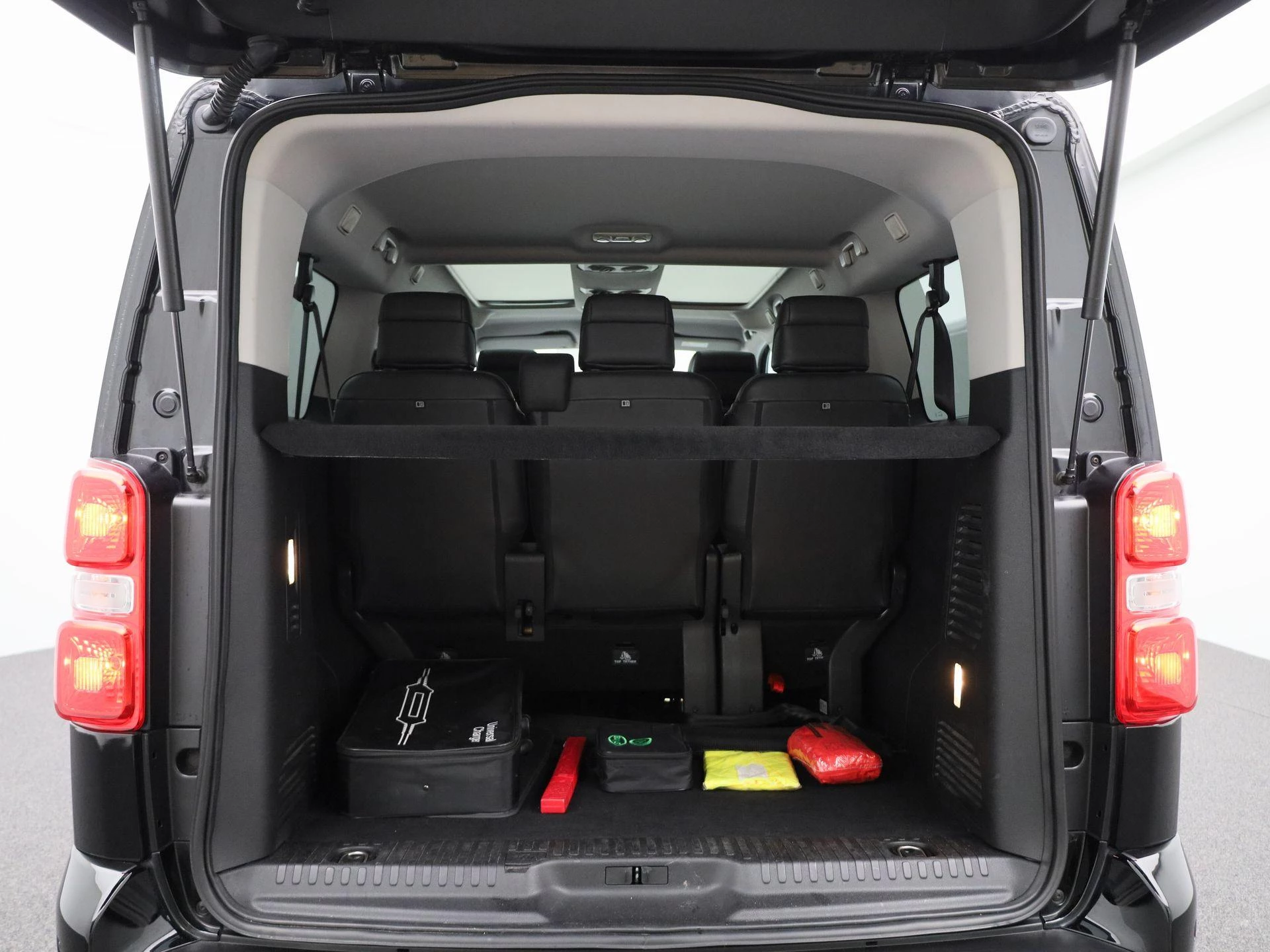 Opel-Zafira e-Life-image-13