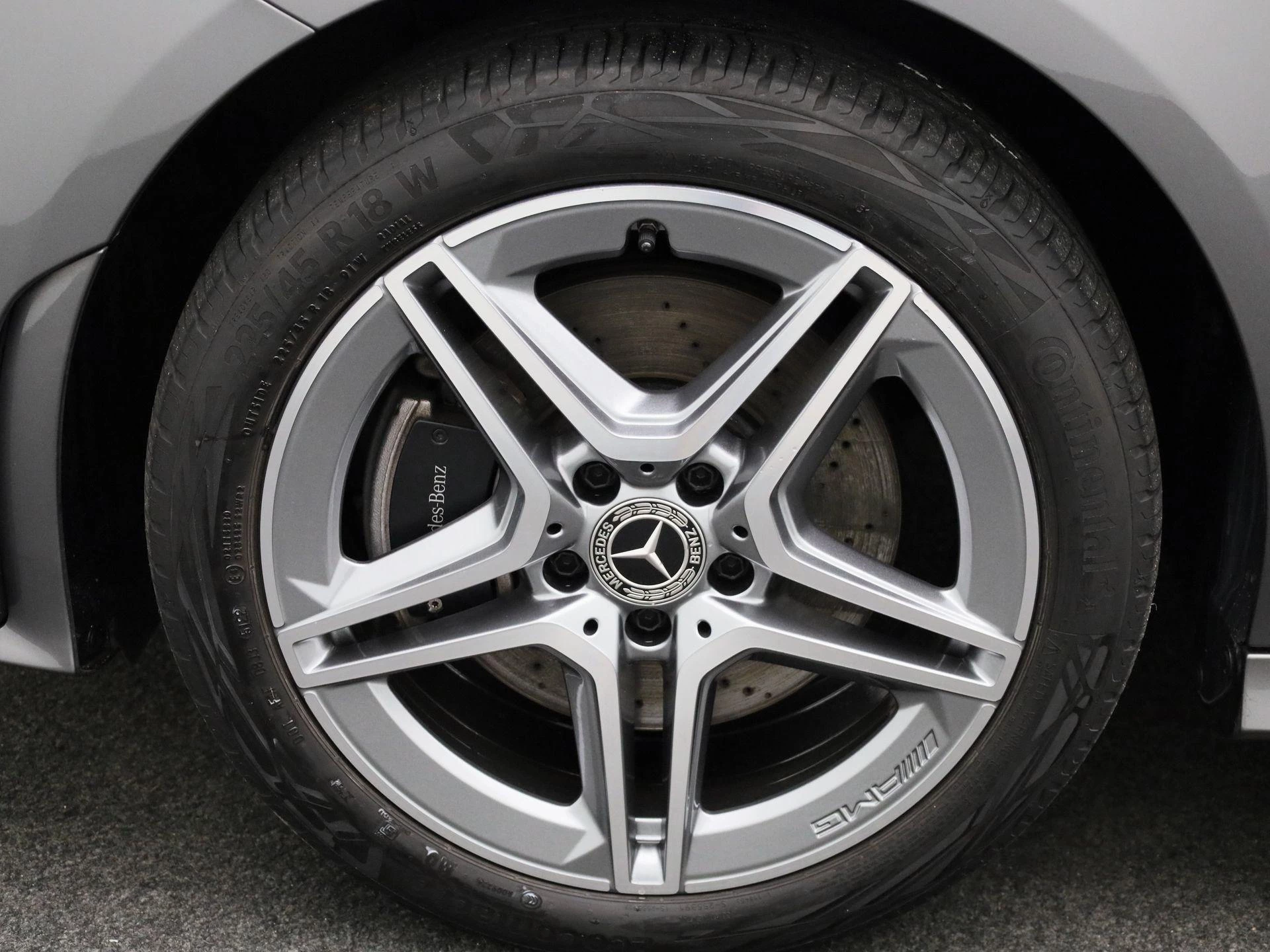 Mercedes-Benz-CLA-image-13