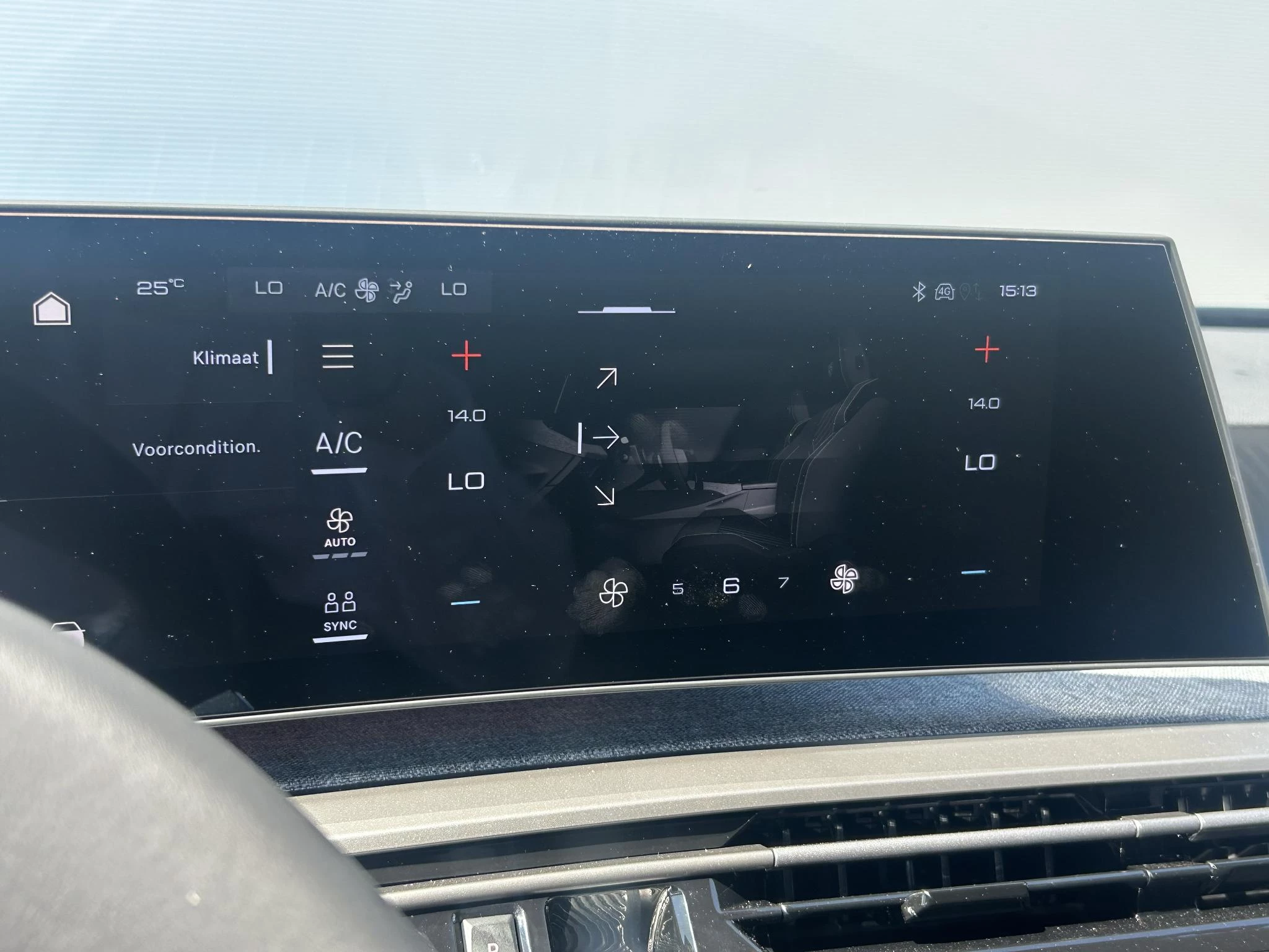 Peugeot-e-3008-image-12