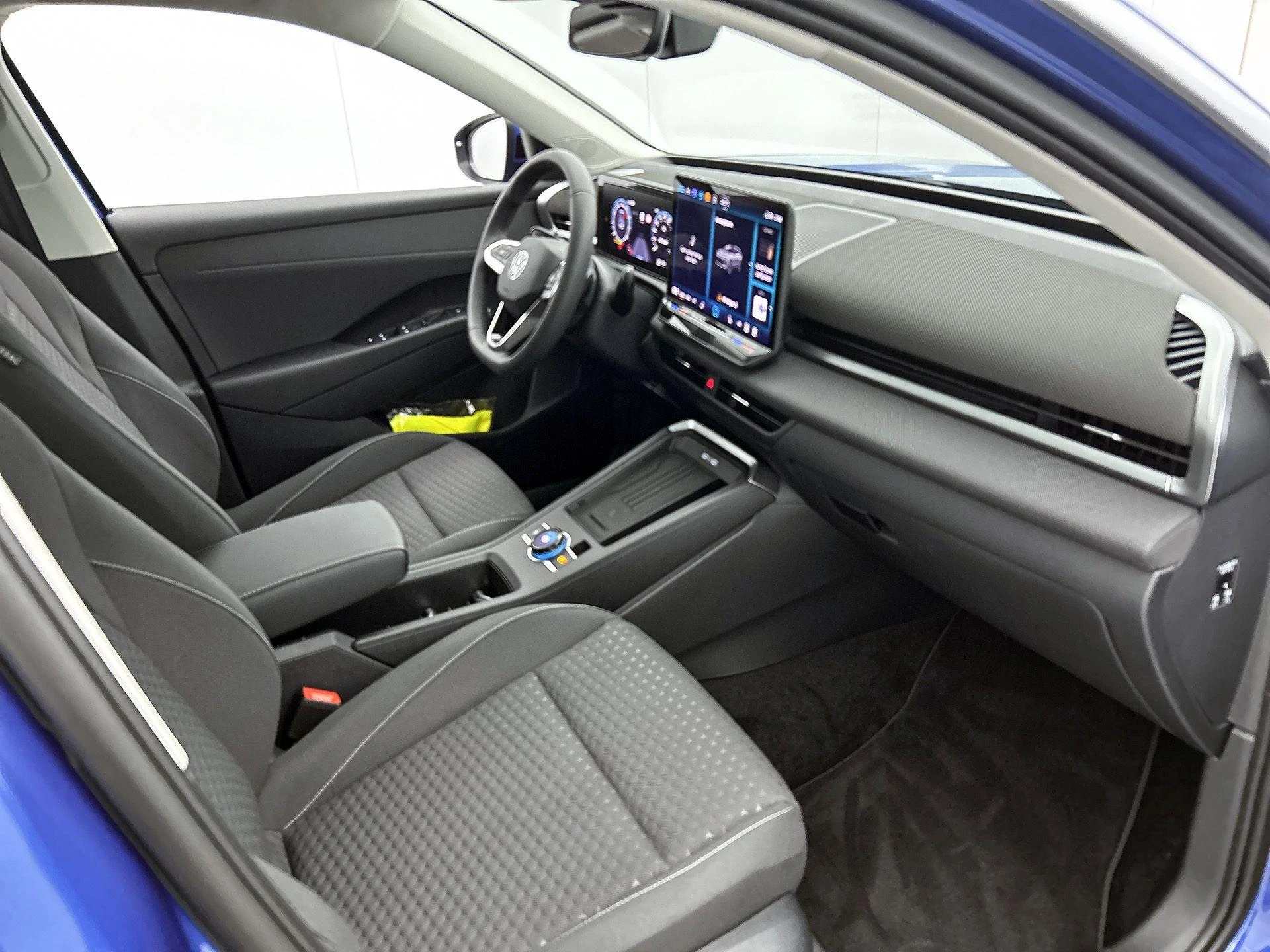 Volkswagen-T-Roc-image-24