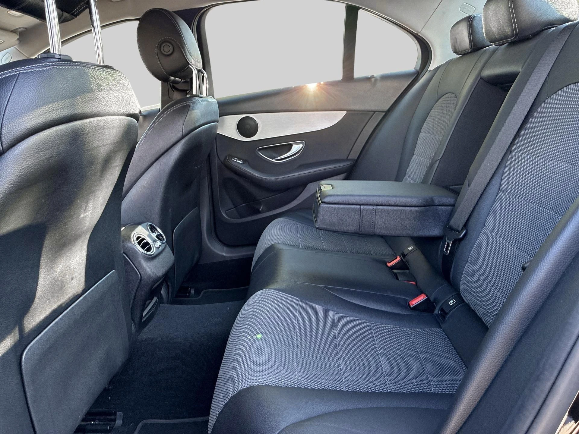 Mercedes-Benz-C-Klasse-image-13