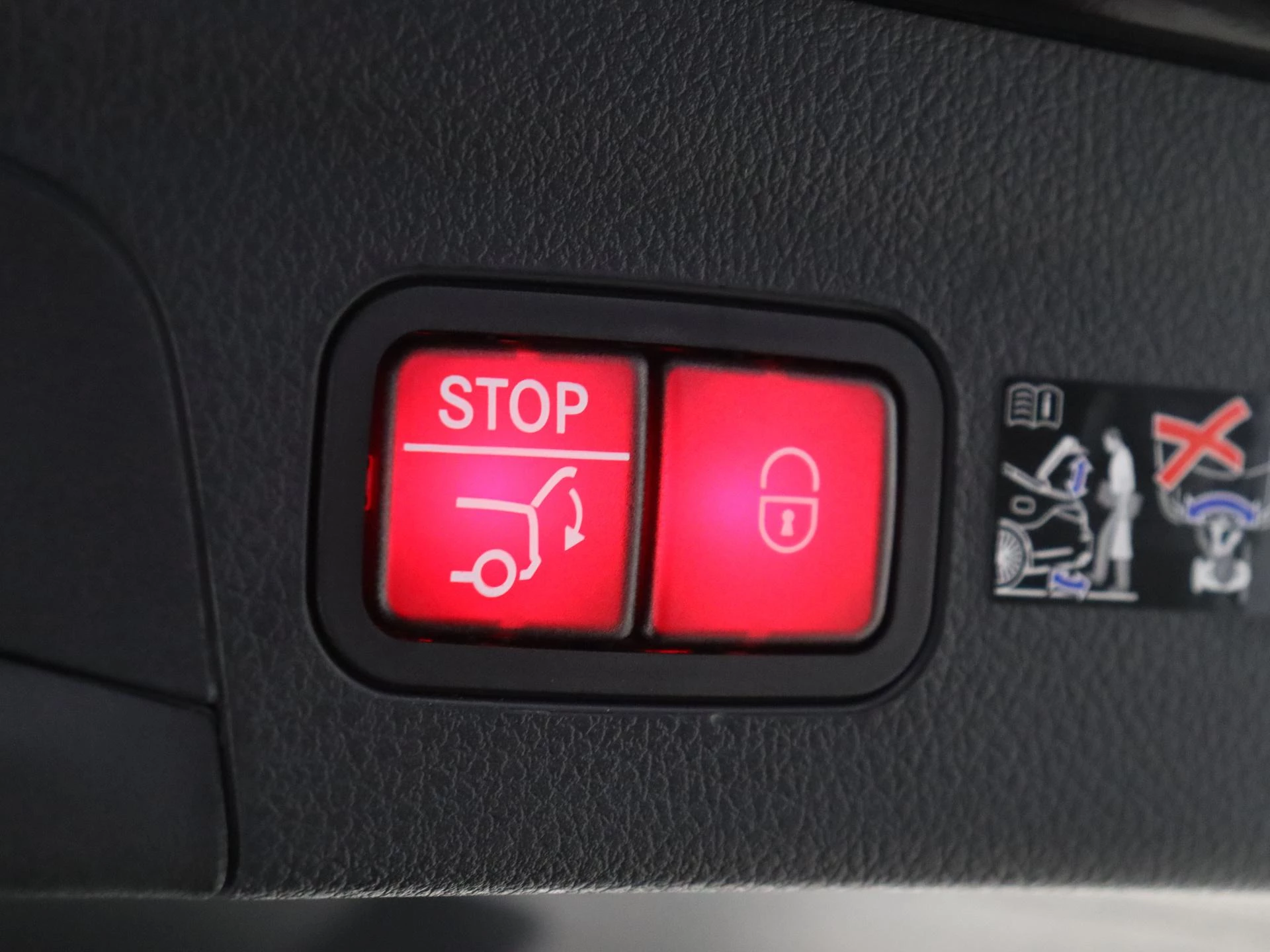 Mercedes-Benz-GLE-image-33