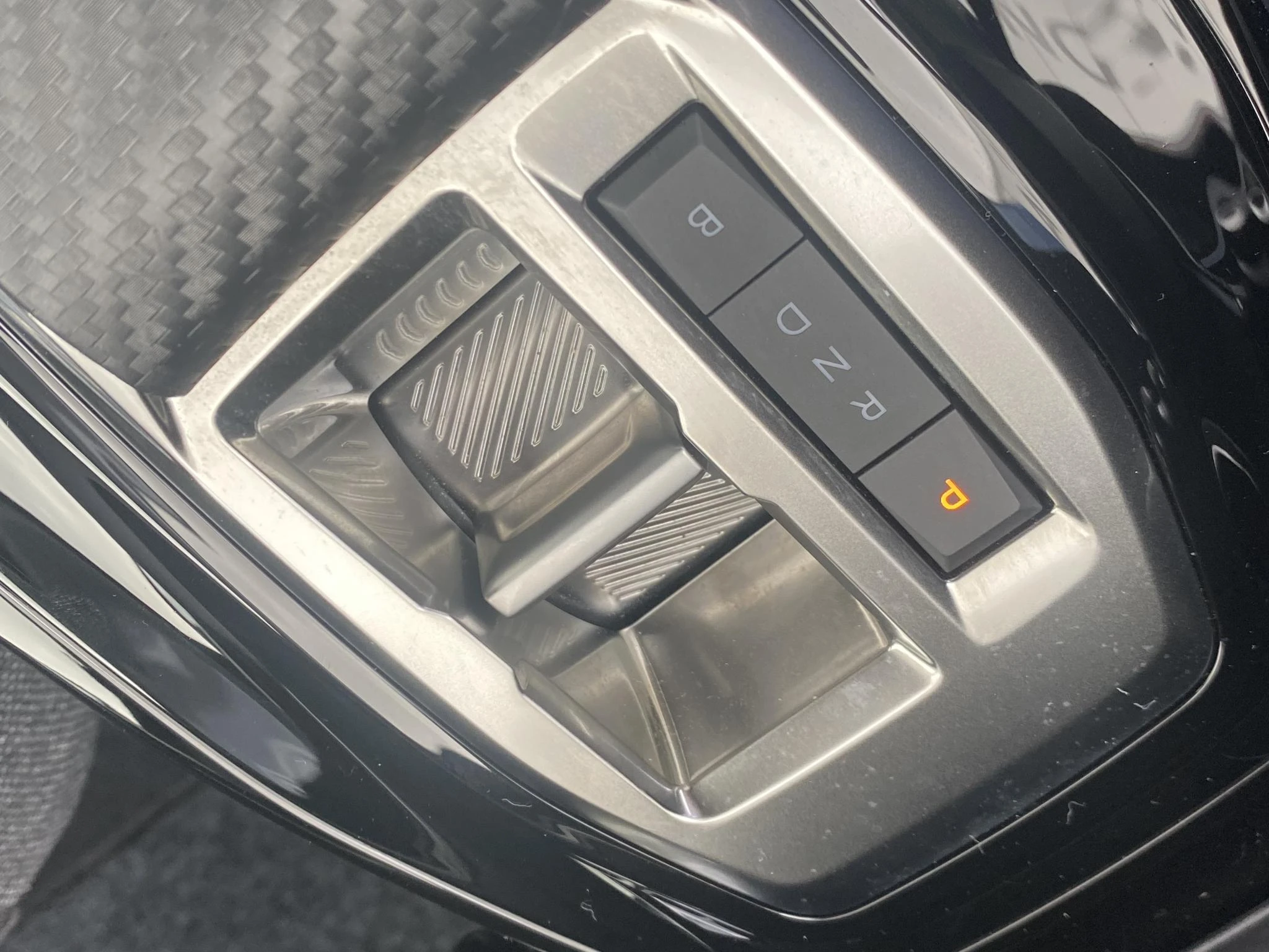 Peugeot-e-208-image-29