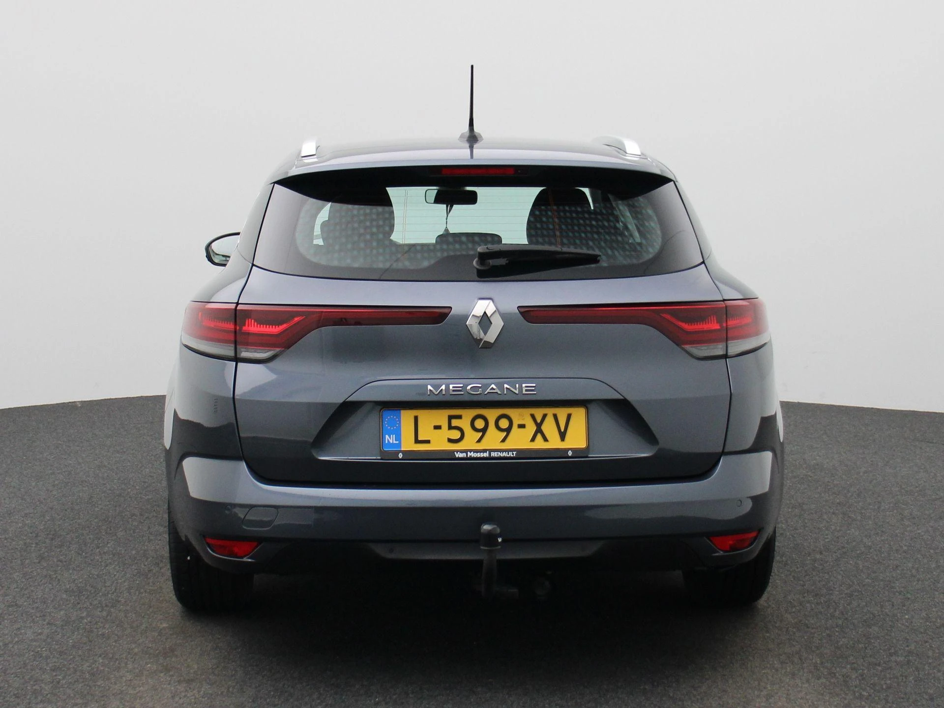 Renault-Mégane Estate-image-4