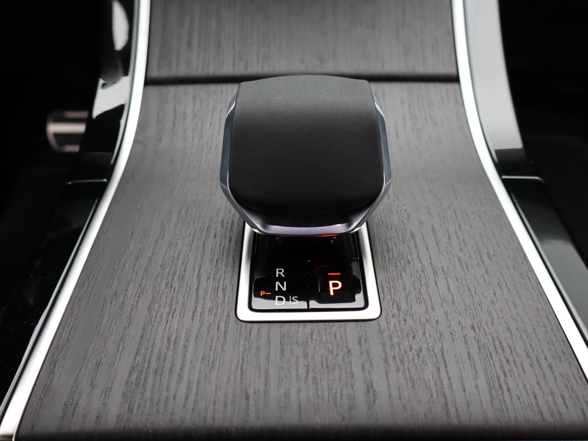 Land Rover-Range Rover Evoque-image-10