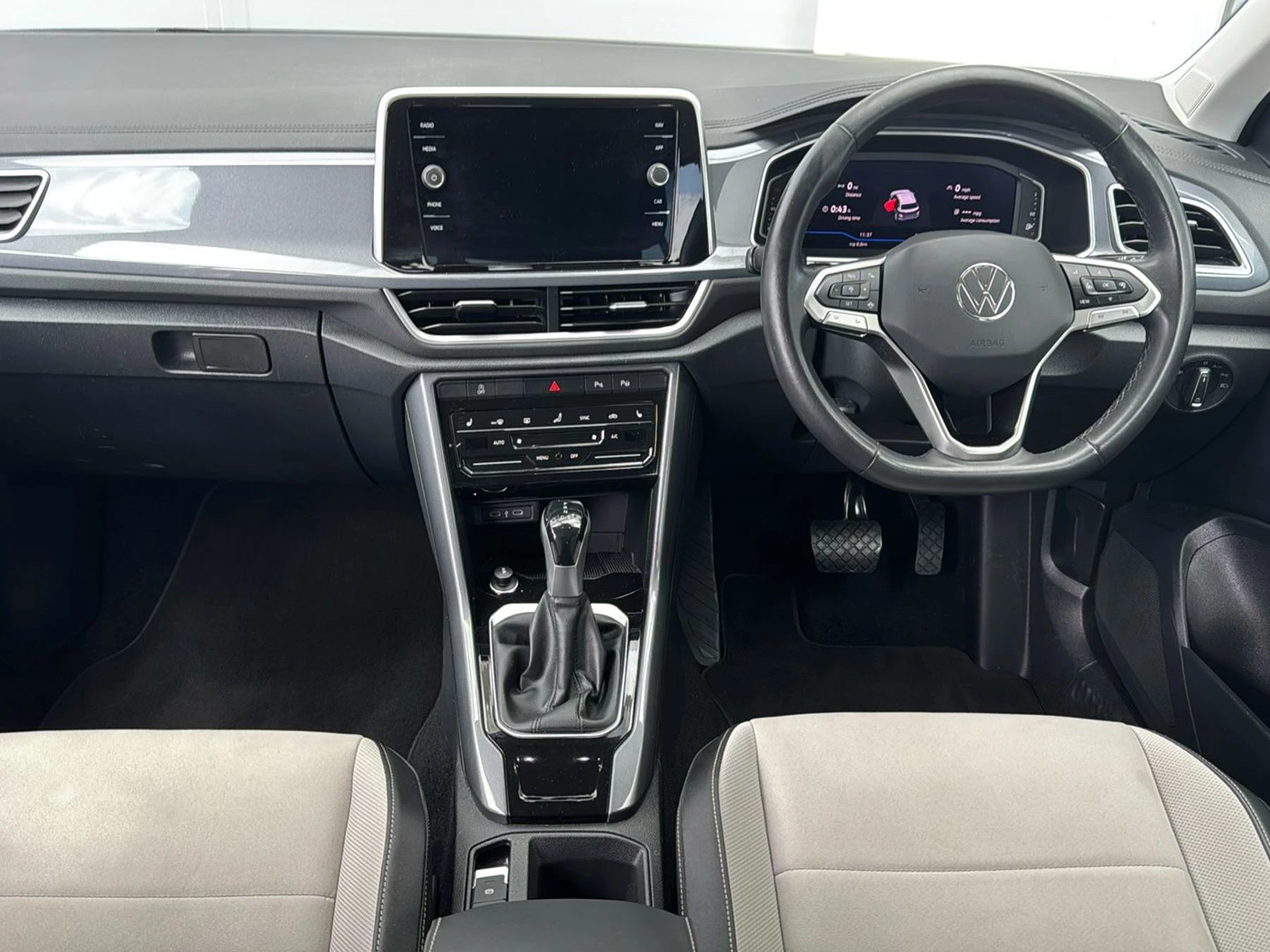 Volkswagen-T-Roc-image-7
