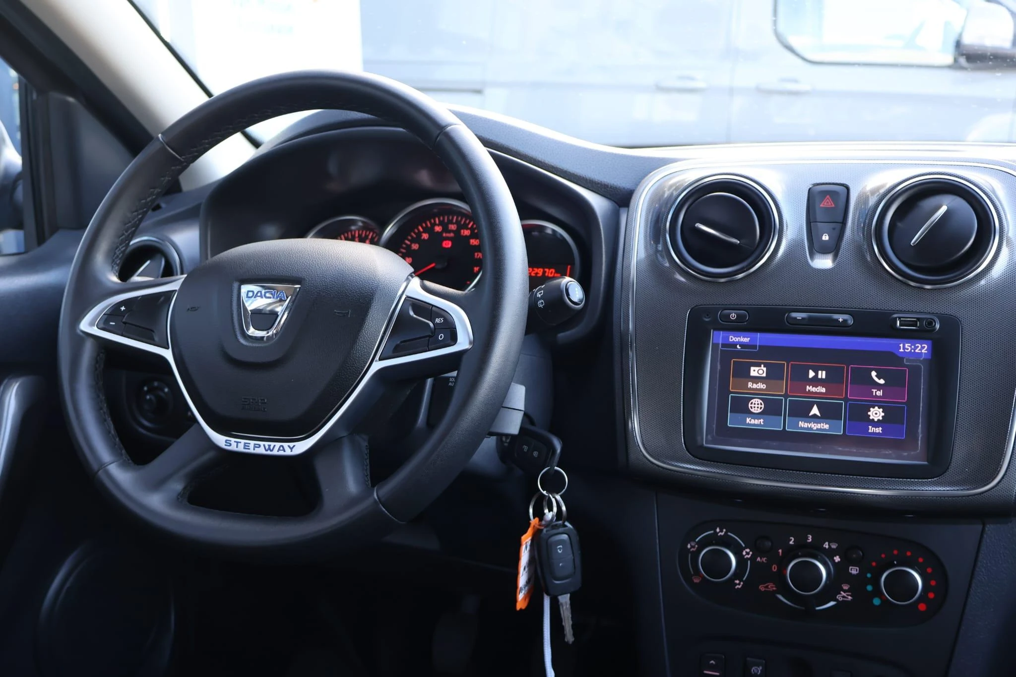 Dacia-Sandero Stepway-image-11