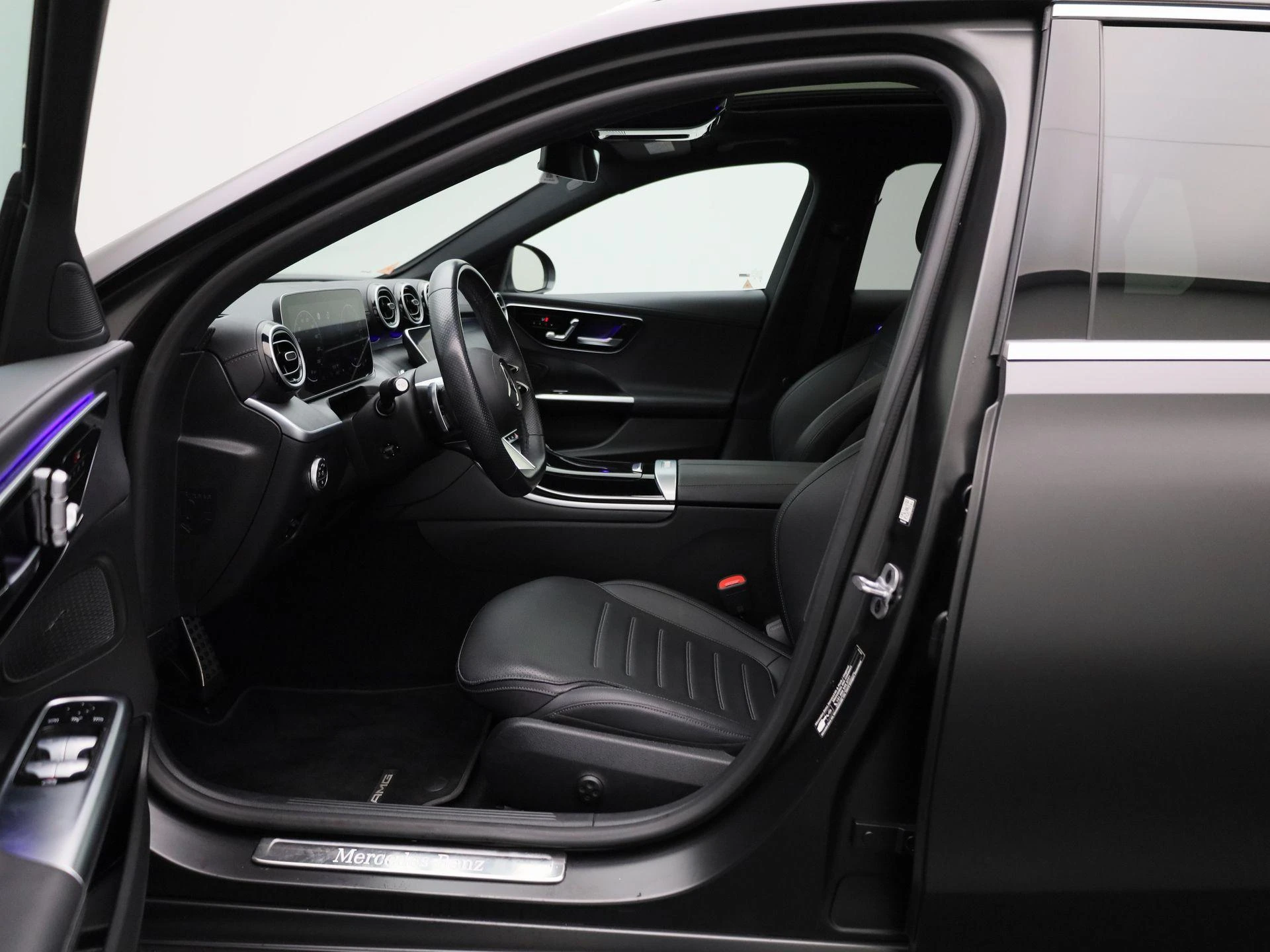 Mercedes-Benz-C-Klasse-image-8
