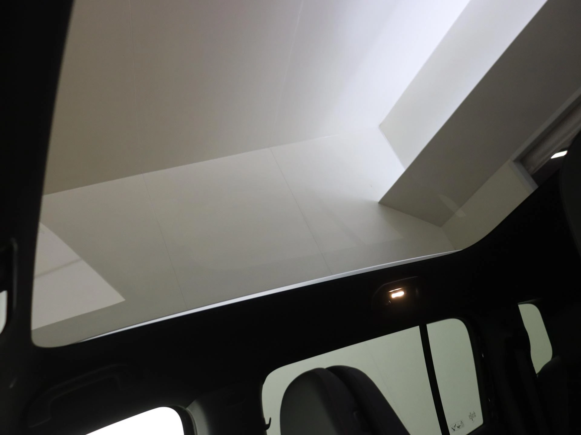 Mercedes-Benz-GLB-image-25