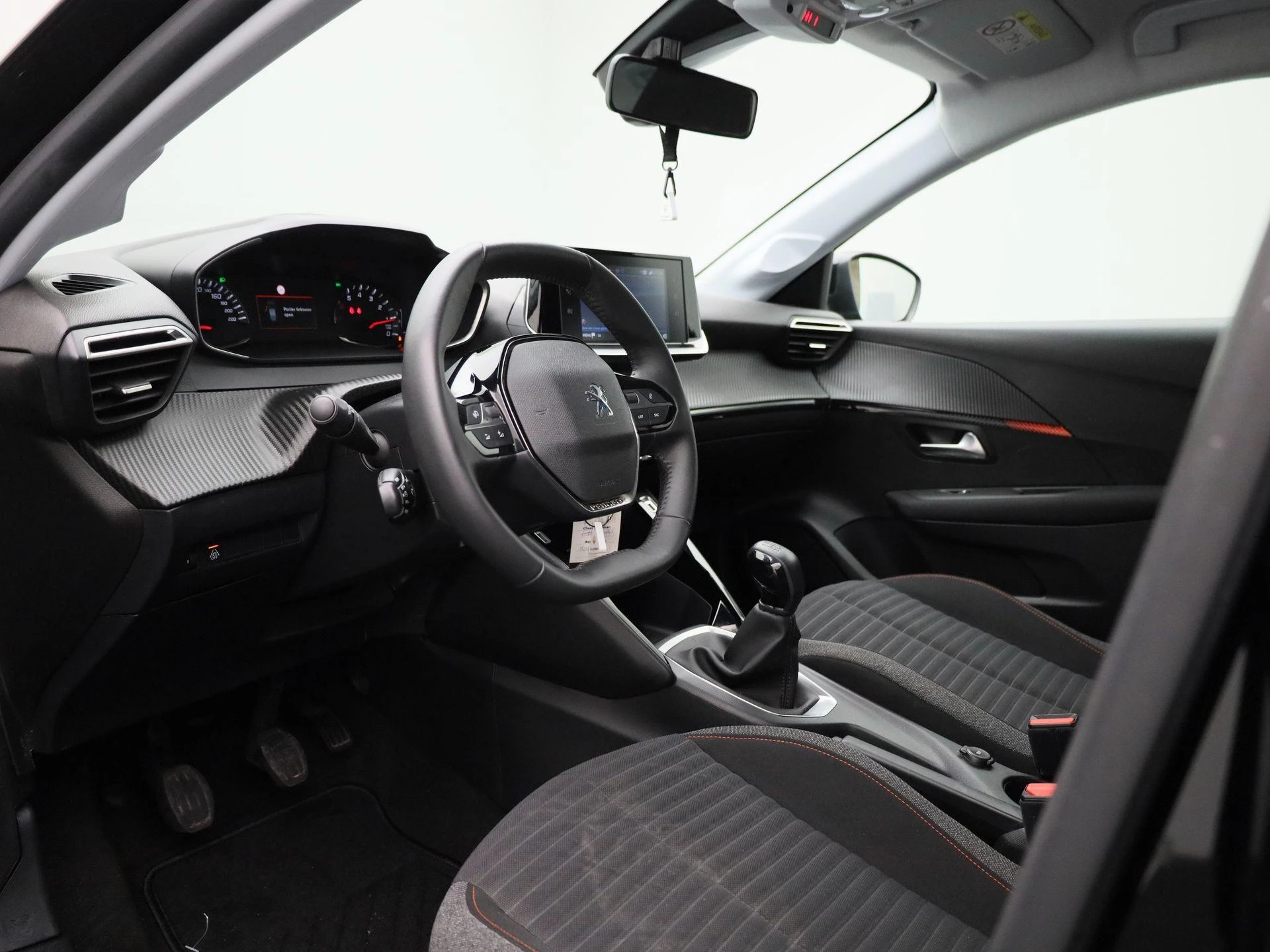 Peugeot-208-image-28