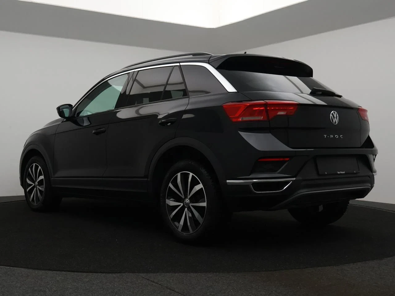 Volkswagen-T-Roc-image-1