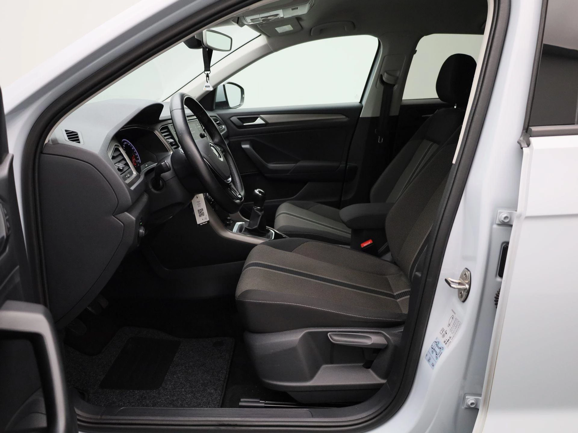 Volkswagen-T-Roc-image-8