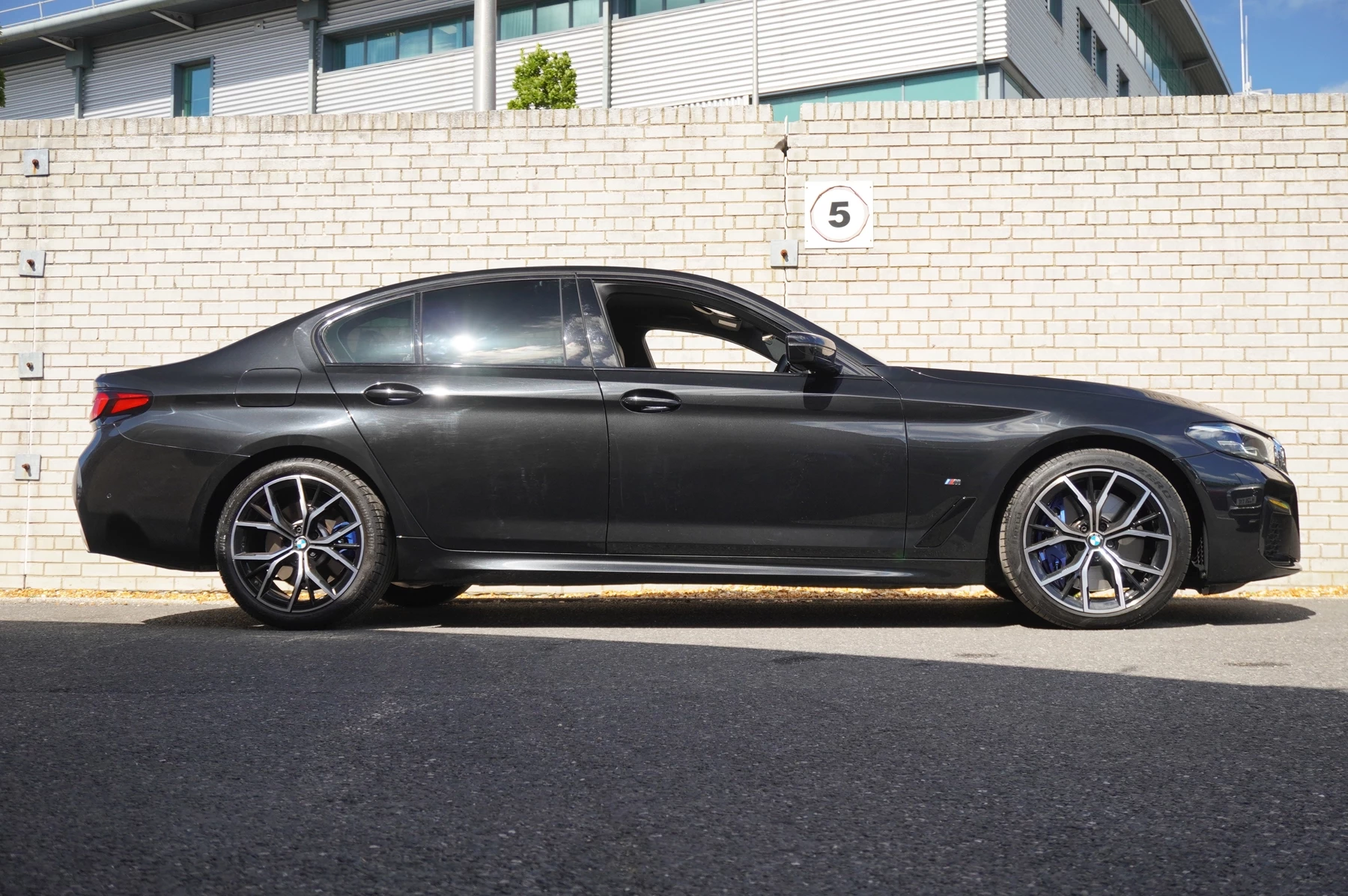 BMW-5 Series-image-3