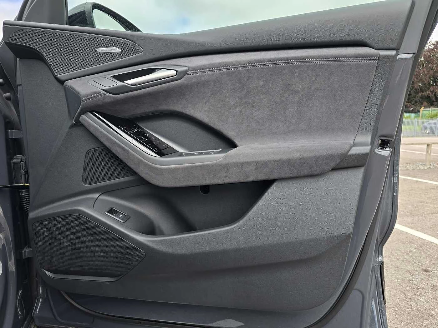 Audi-SQ6 e-tron-image-10
