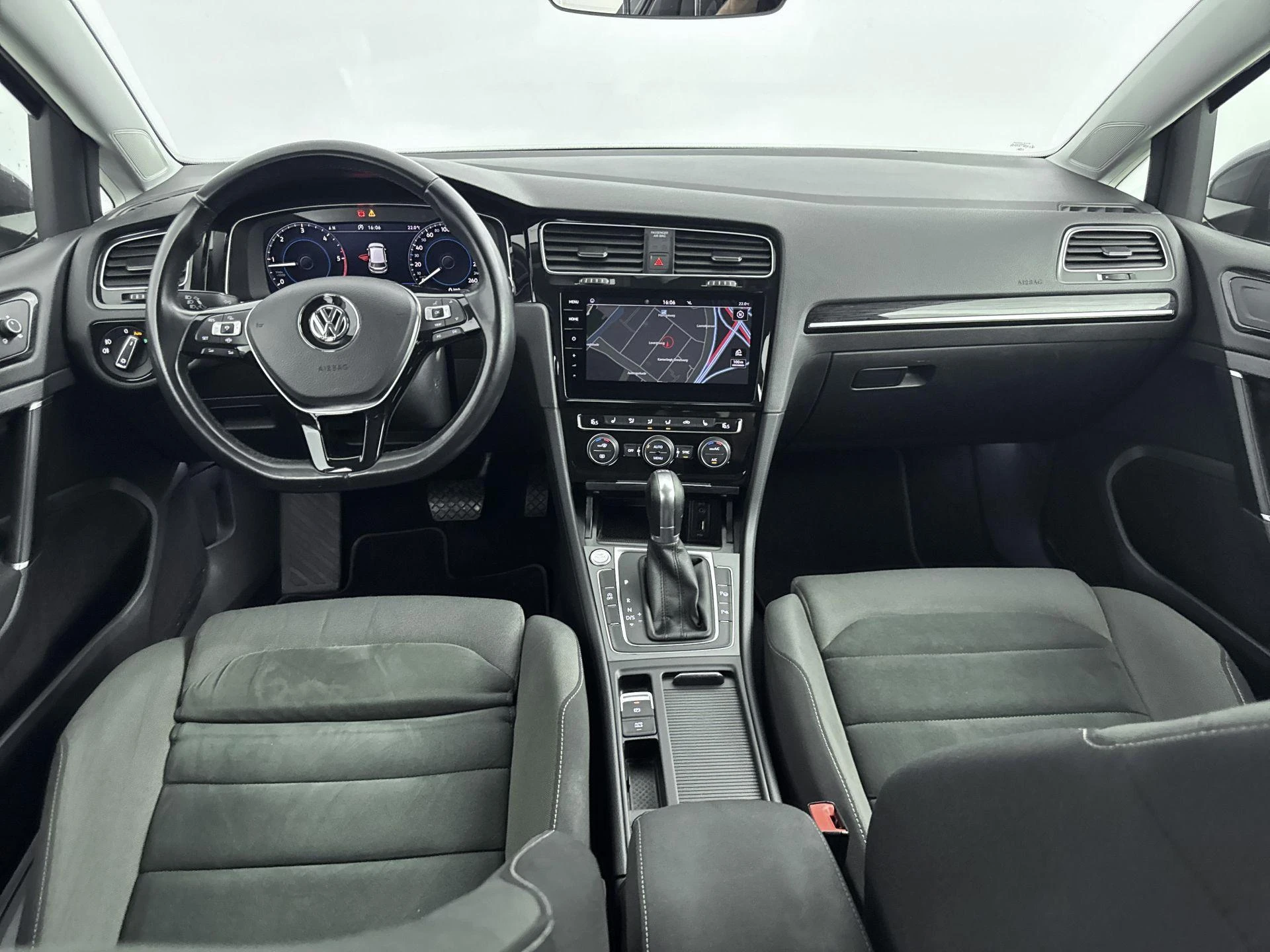 Volkswagen-Golf-image-15