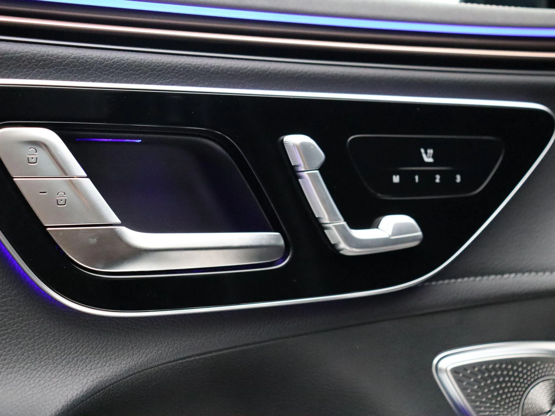 Mercedes-Benz-EQE-image-10