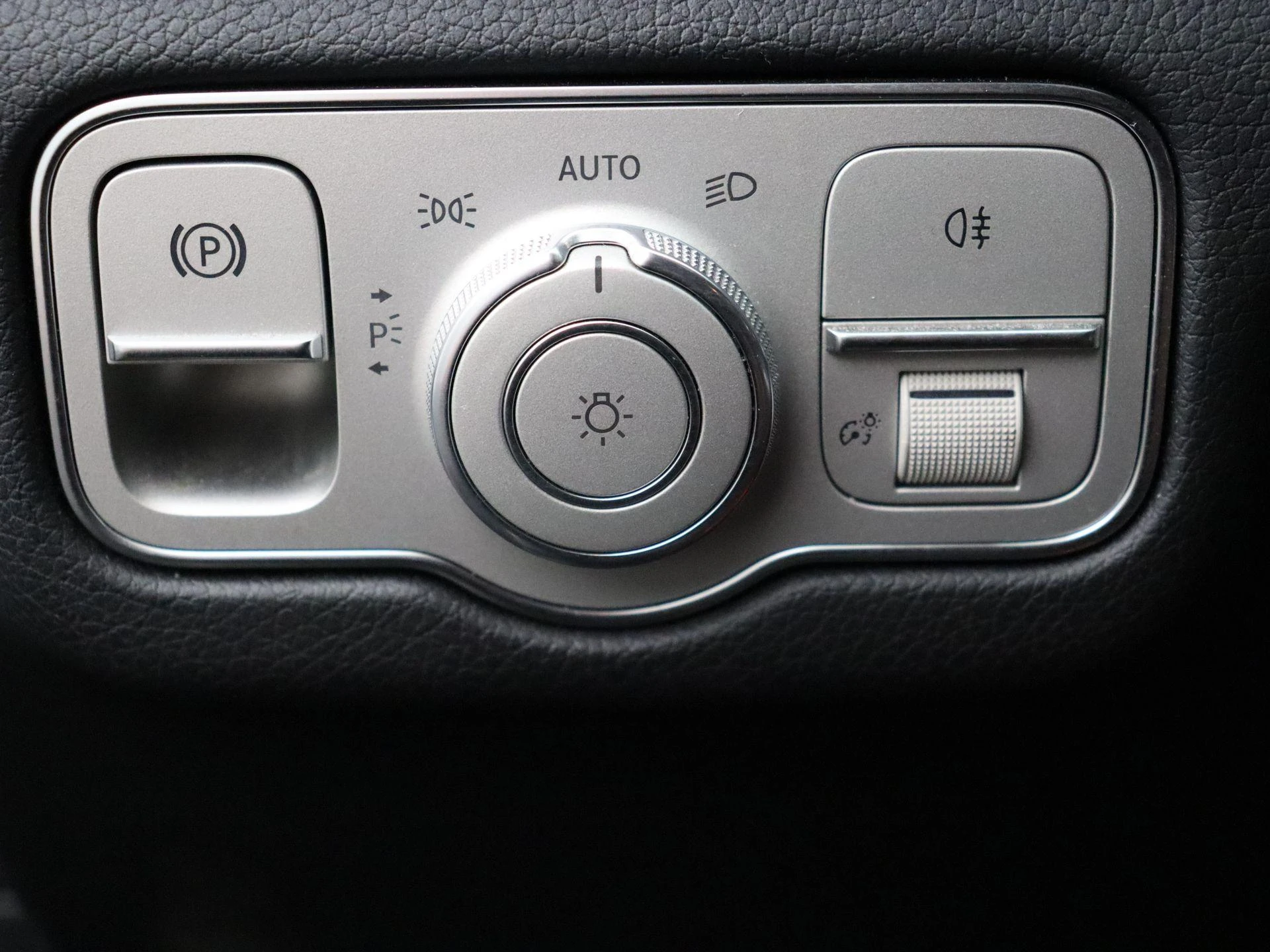 Mercedes-Benz-GLE-image-11