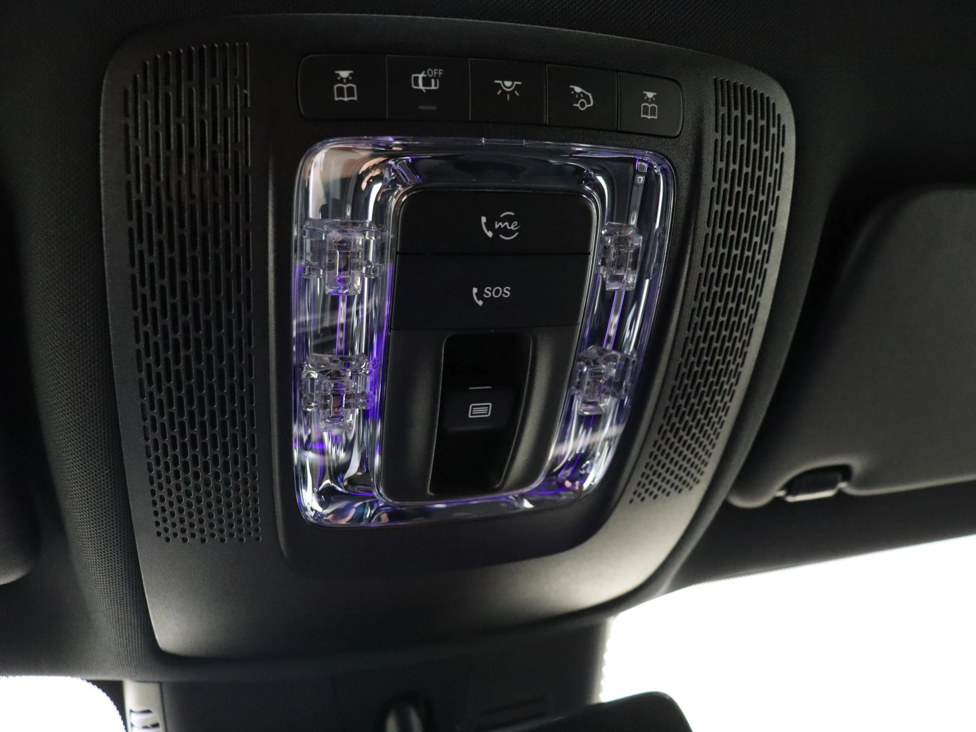 Mercedes-Benz-EQB-image-21