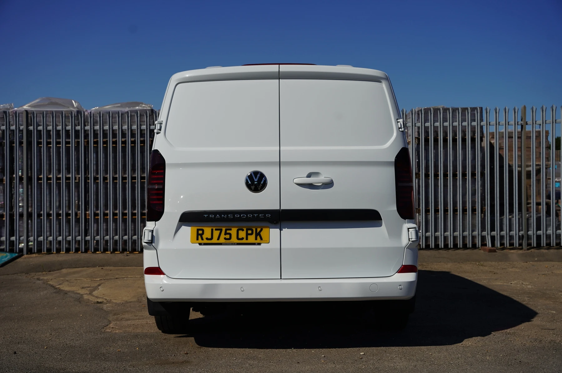 Volkswagen-Transporter-image-20