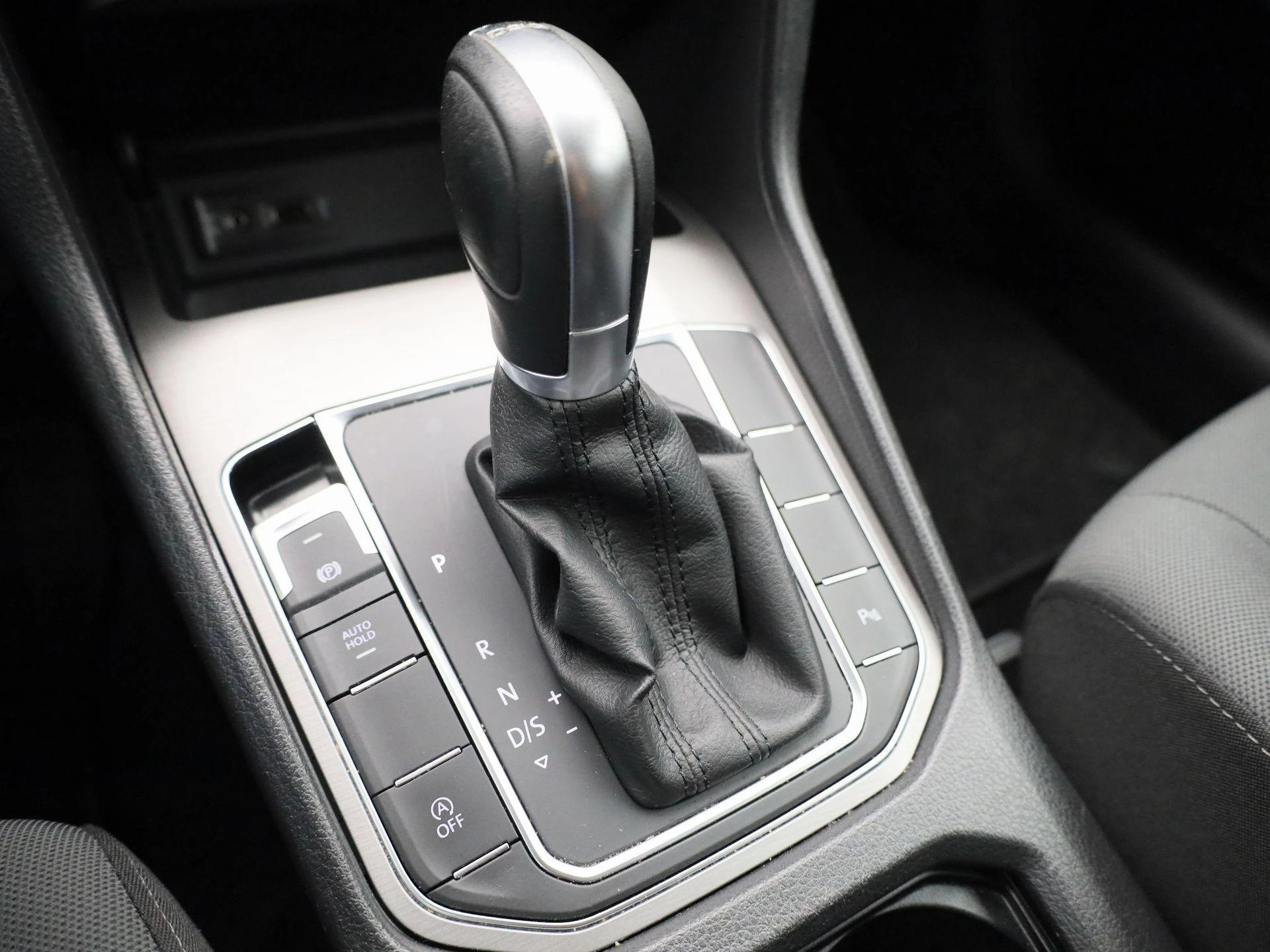 Volkswagen-Golf Sportsvan-image-23