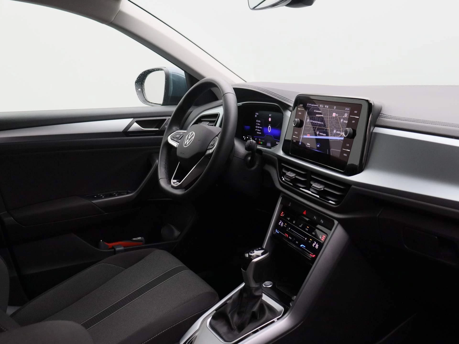 Volkswagen-T-Roc-image-27