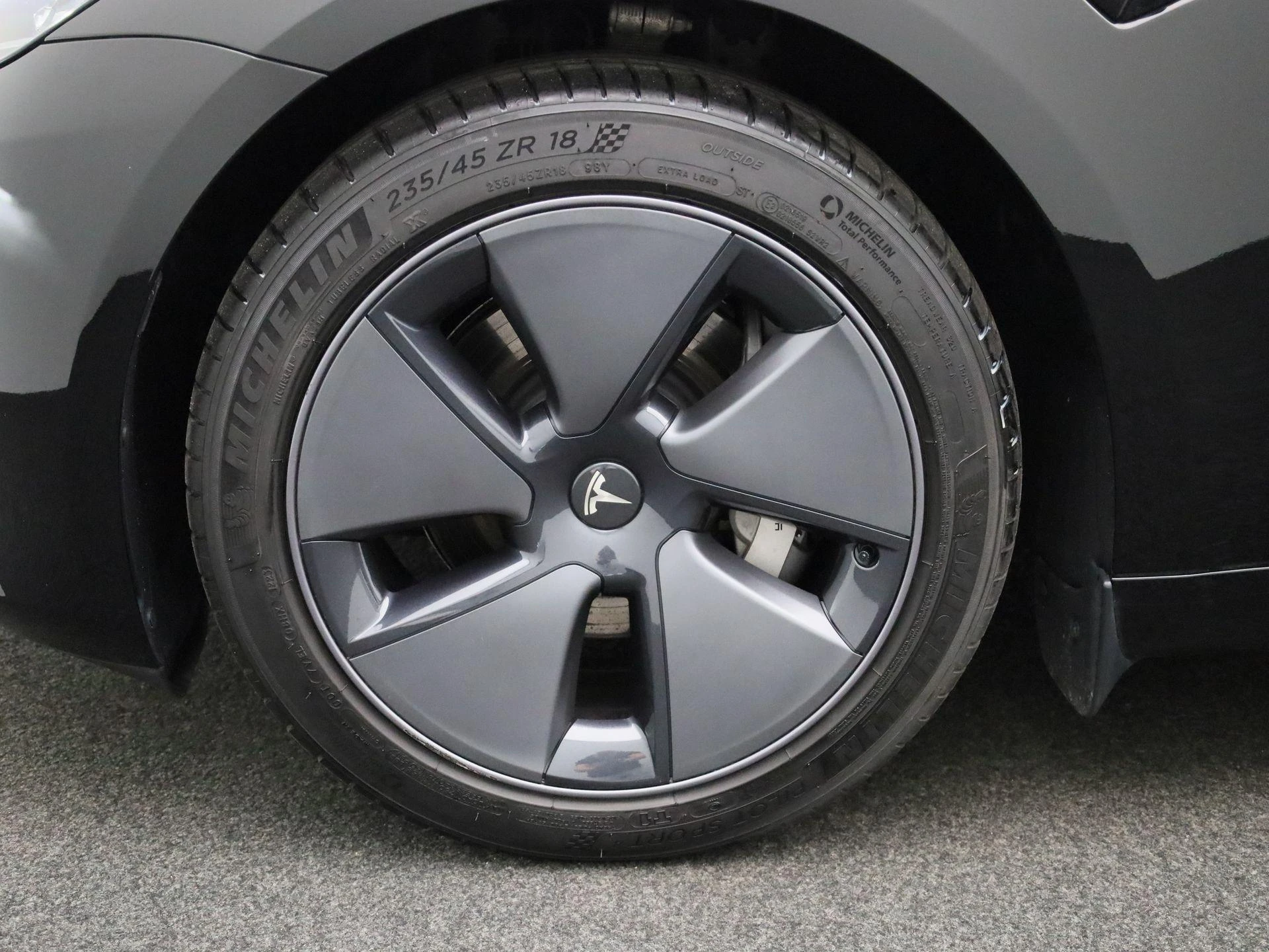 Tesla-Model 3-image-14