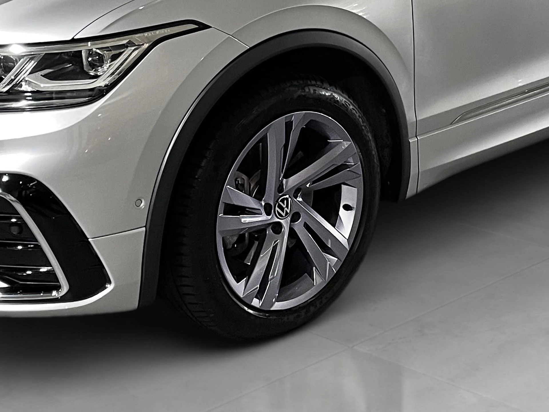 Volkswagen-Tiguan-image-19