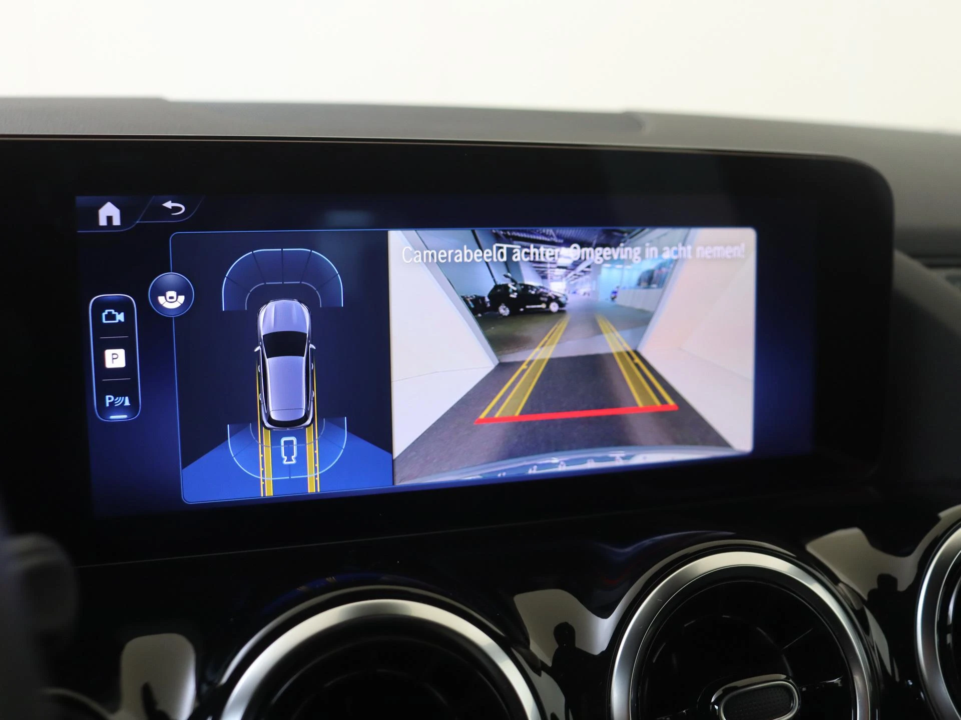 Mercedes-Benz-GLA-image-19