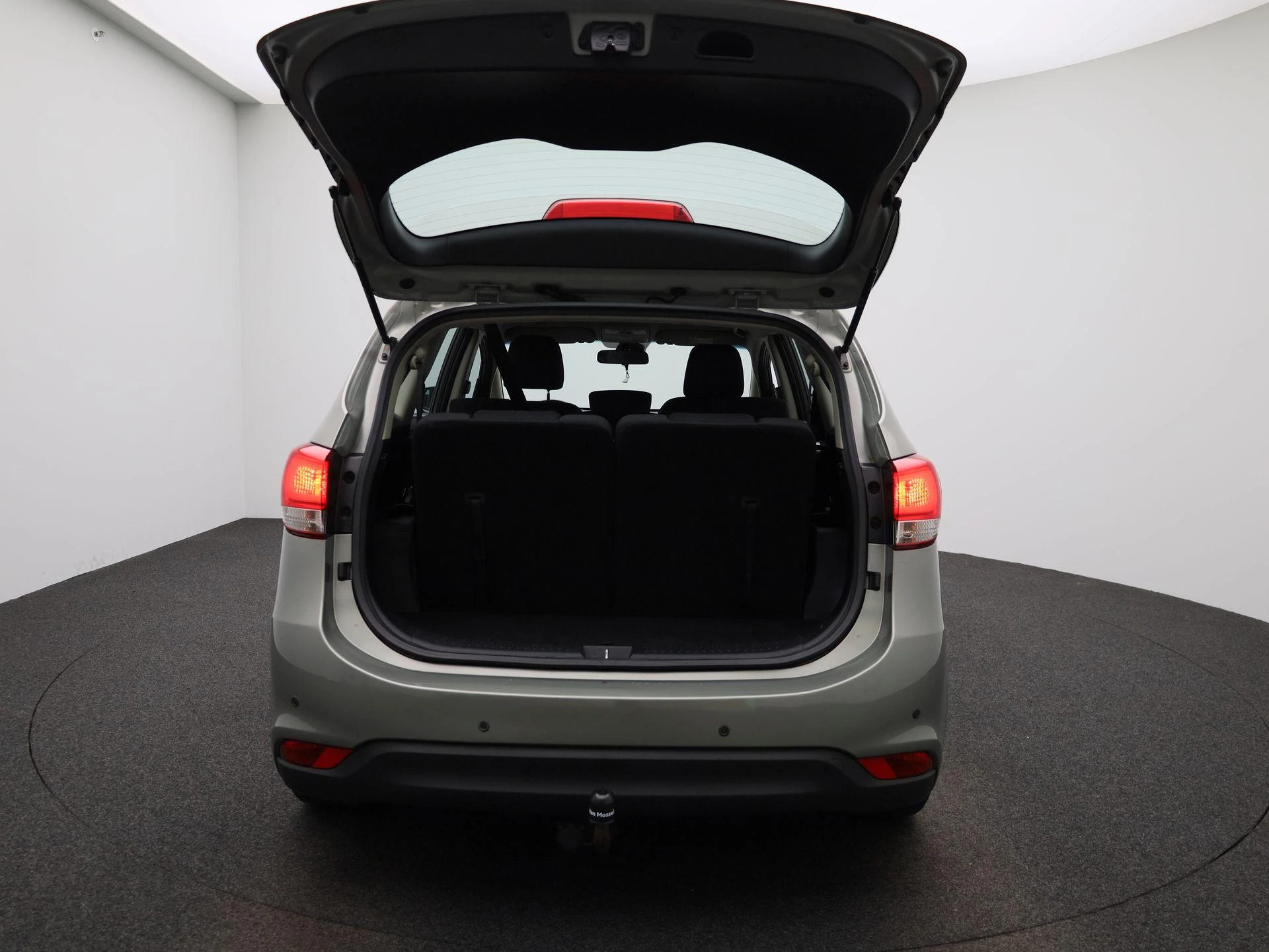 Kia-Carens-image-10