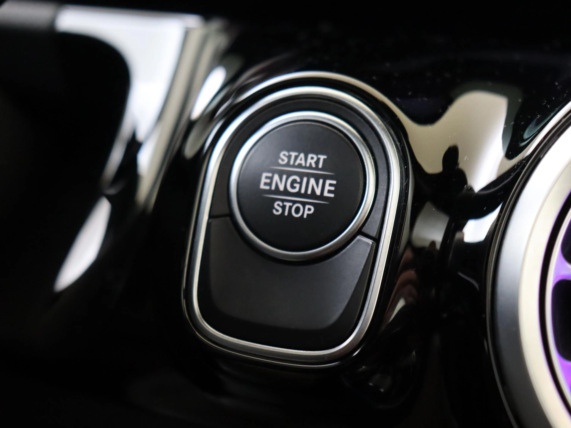 Mercedes-Benz-GLA-image-21