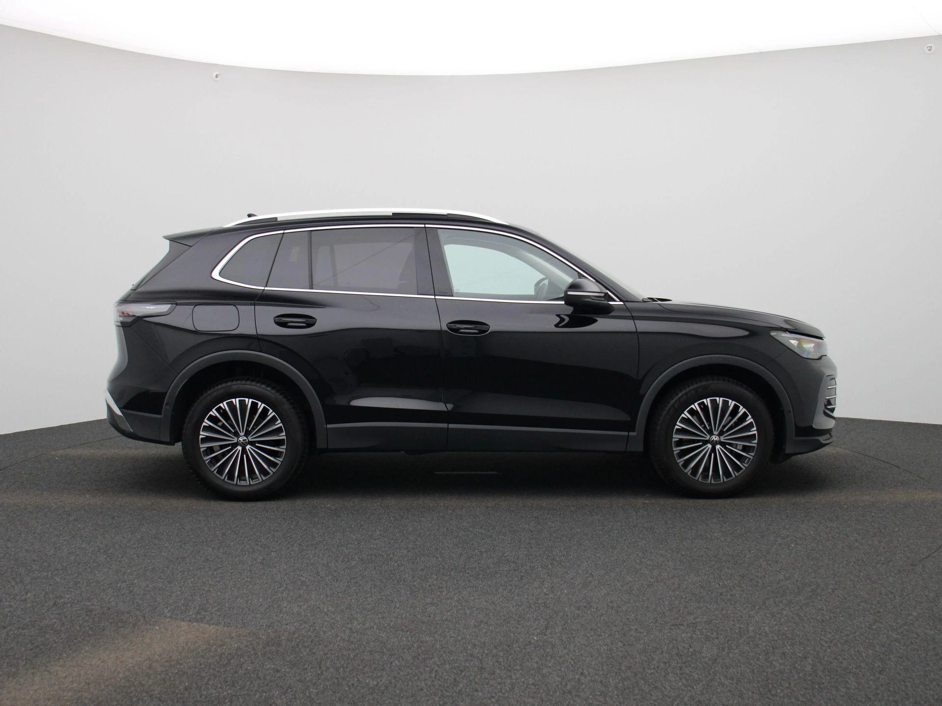 Volkswagen-Tiguan-image-5