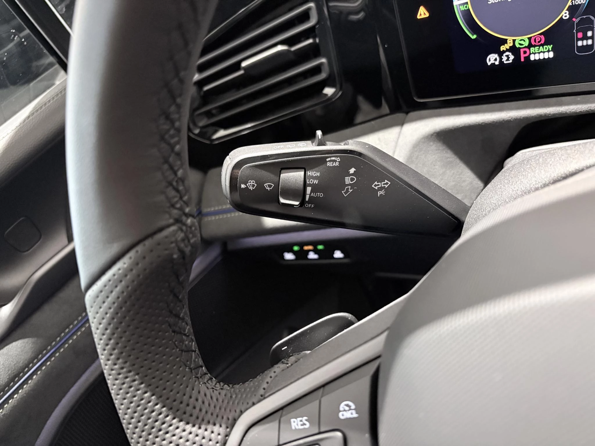 Volkswagen-Tiguan-image-16