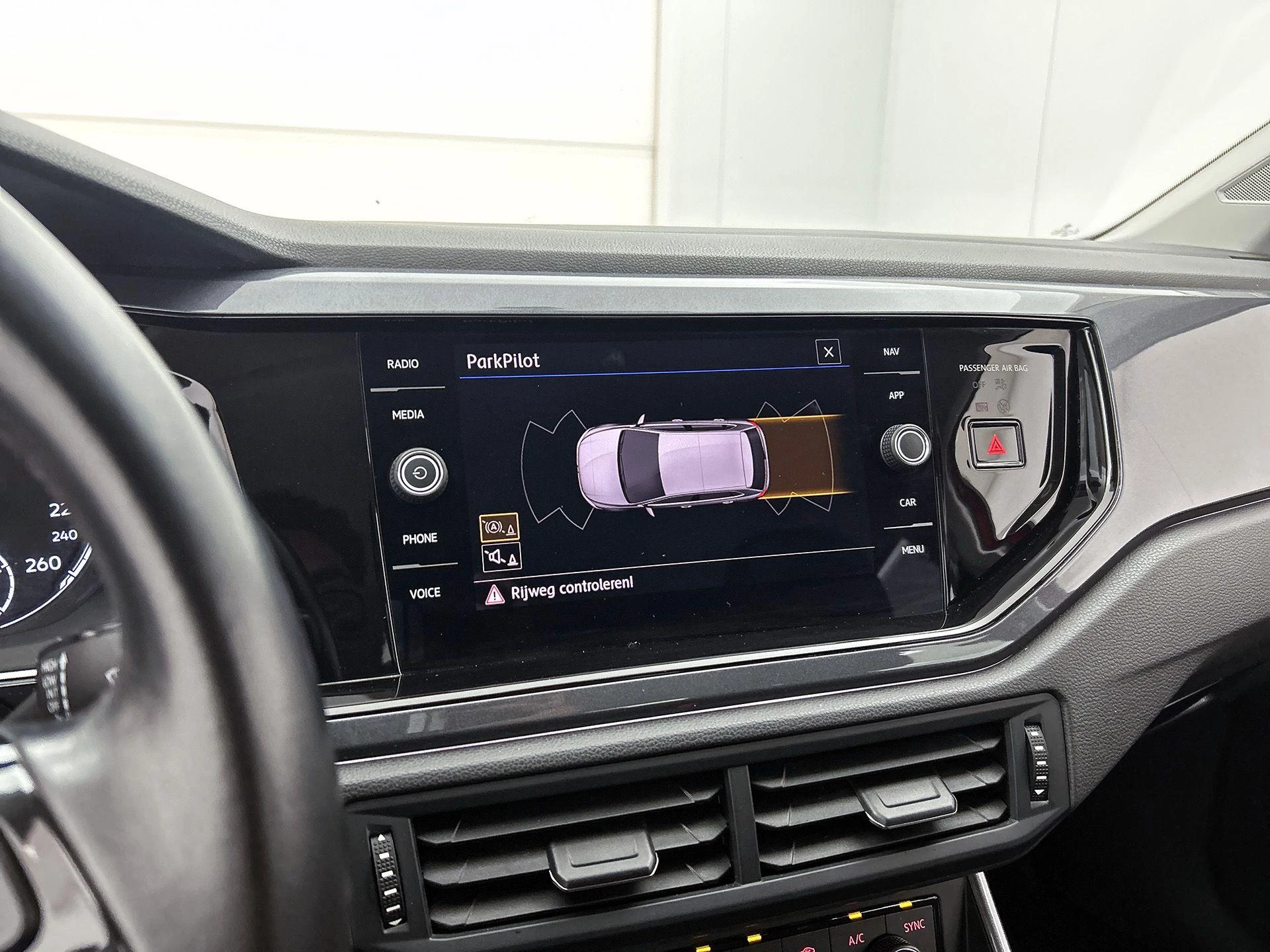 Volkswagen-Polo-image-14