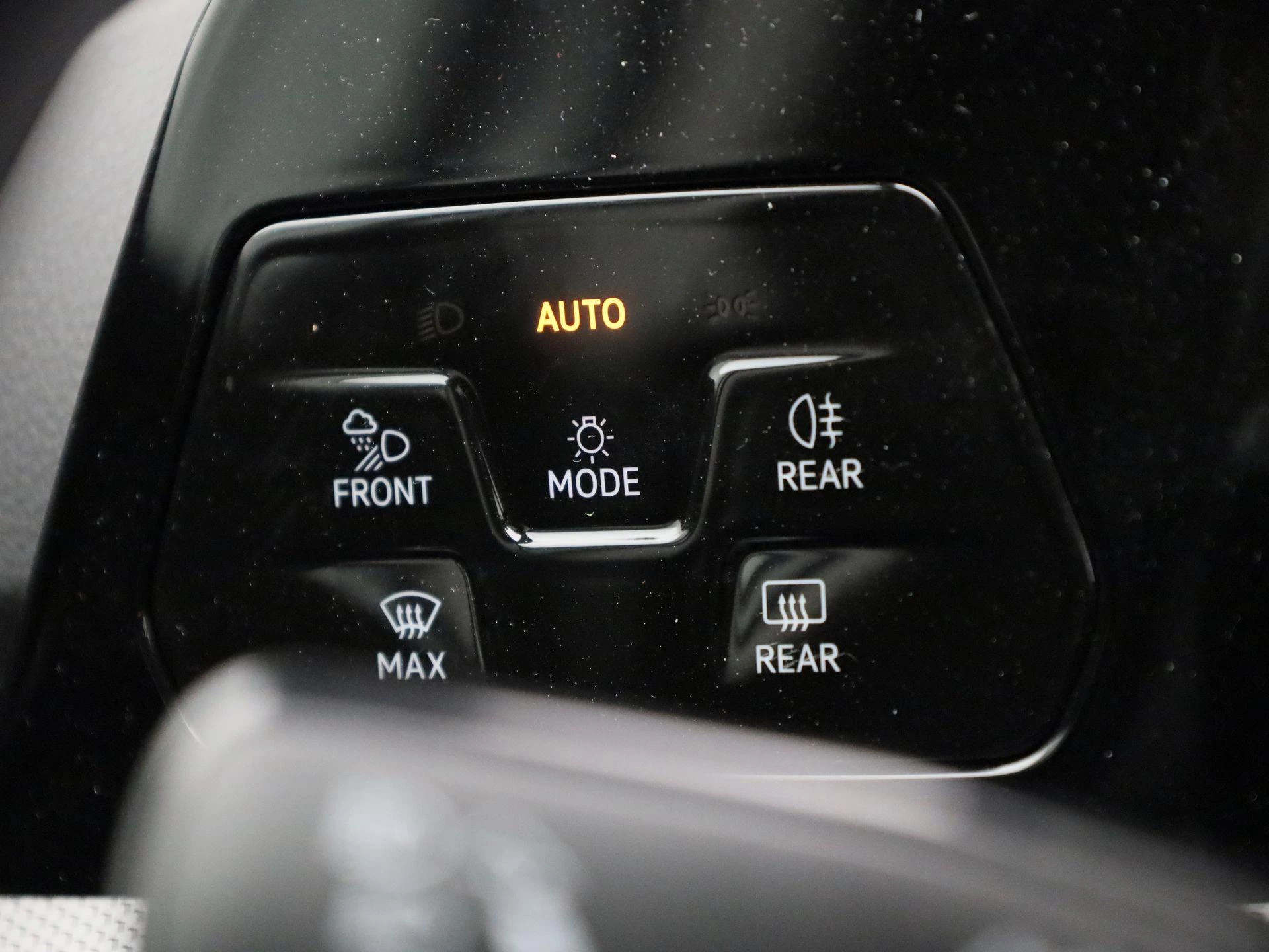 Volkswagen-Golf-image-31