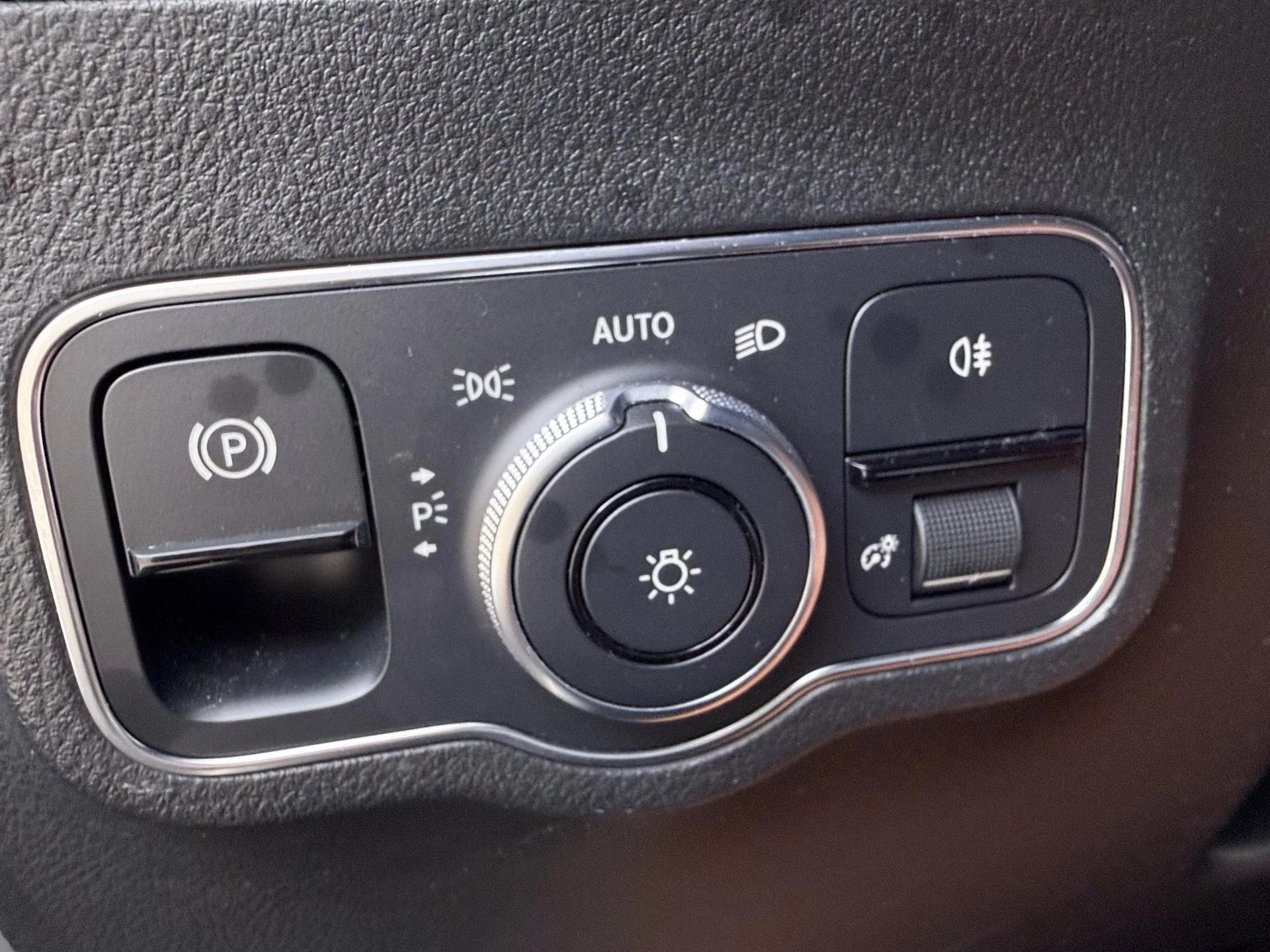 Mercedes-Benz GLA 180 Business Solution Luxury