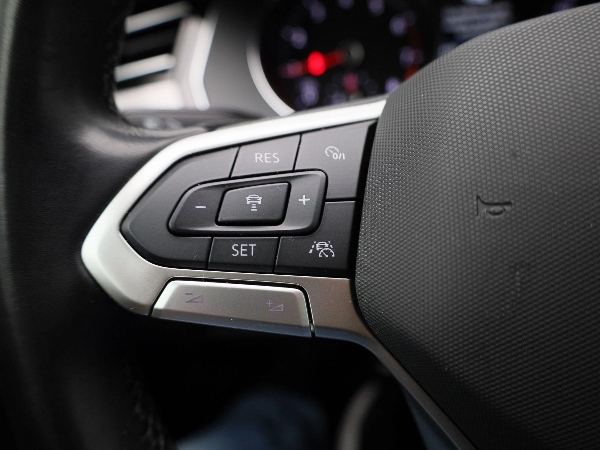 Volkswagen-Passat-image-21