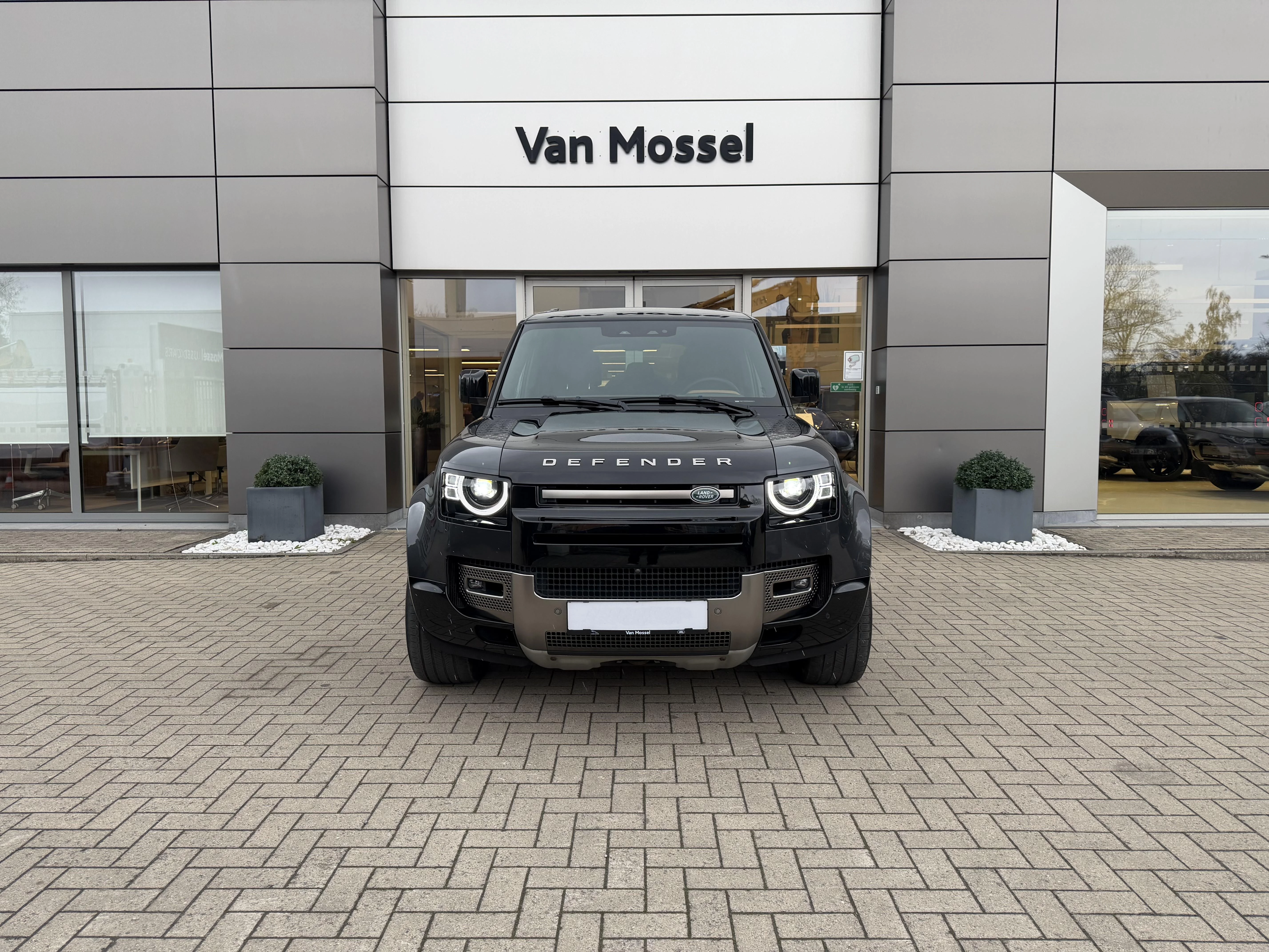 Land Rover Defender P400 XS Edition