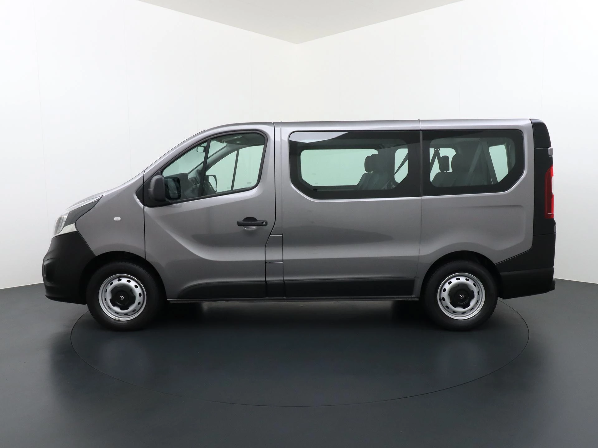 Opel-Vivaro-image-3