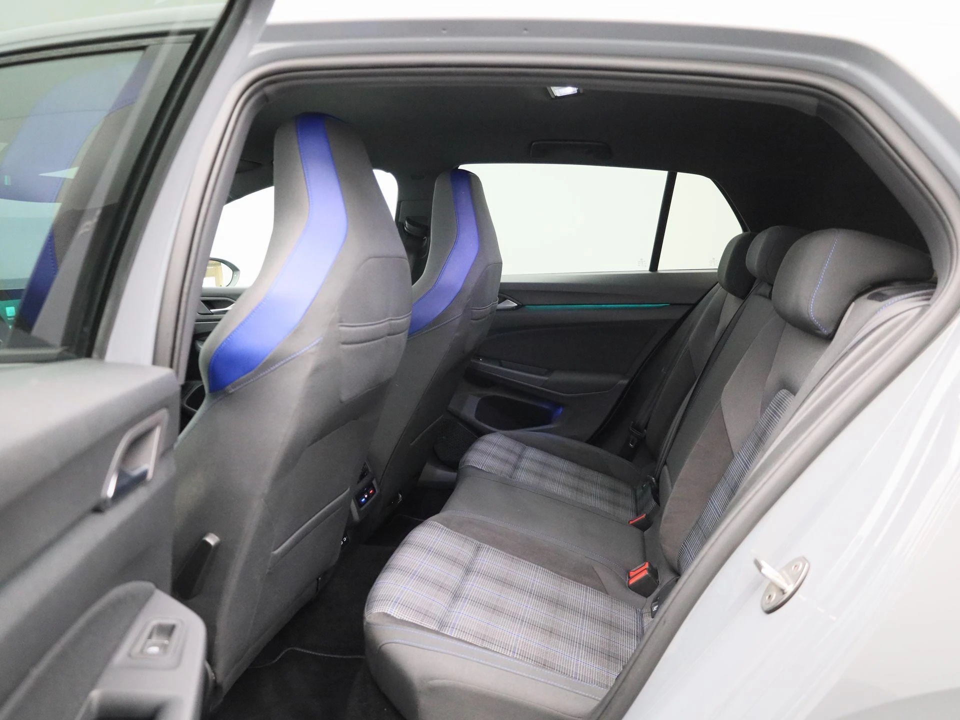 Volkswagen-Golf-image-9