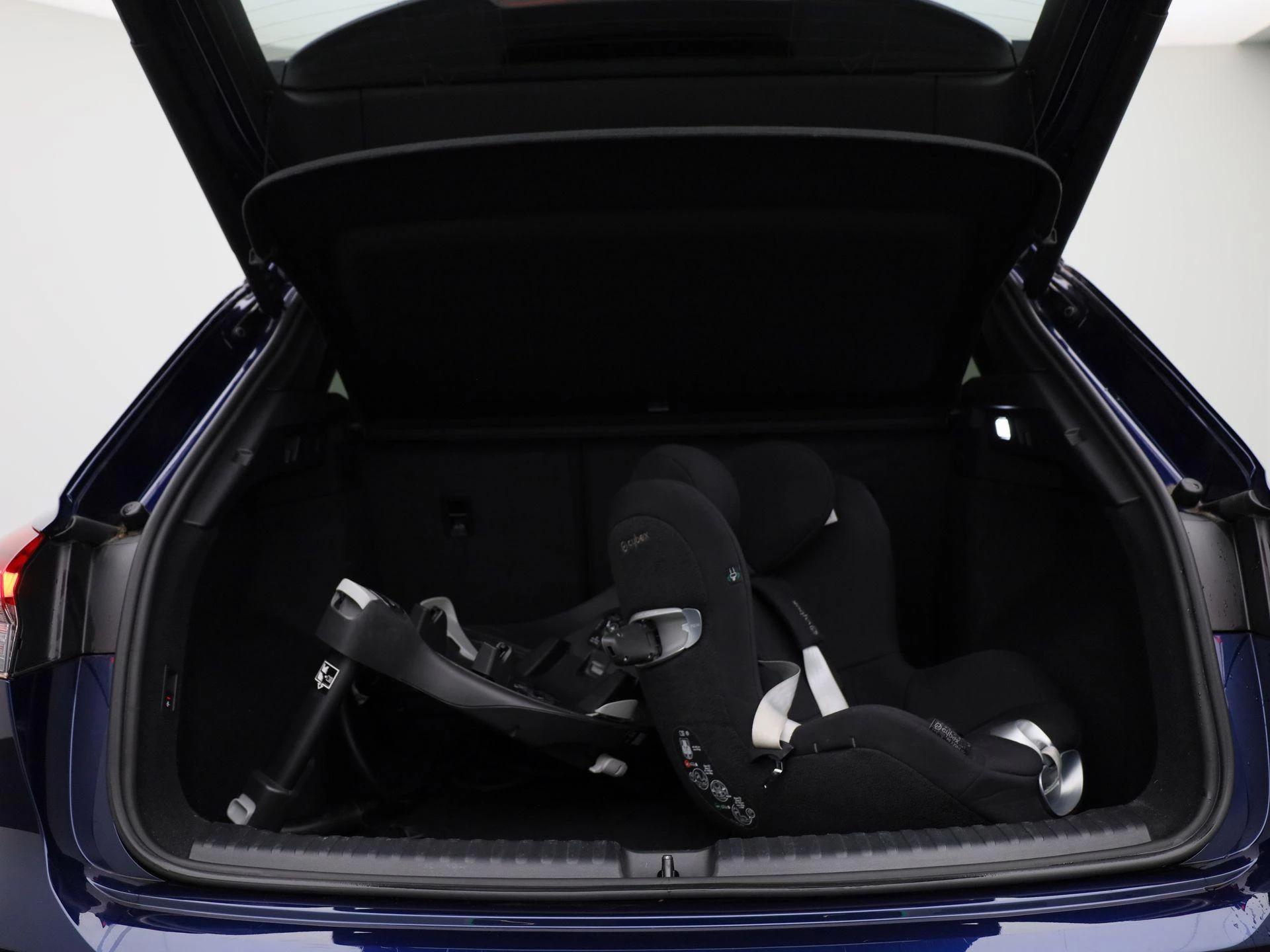 Audi-Q4 e-tron-image-13