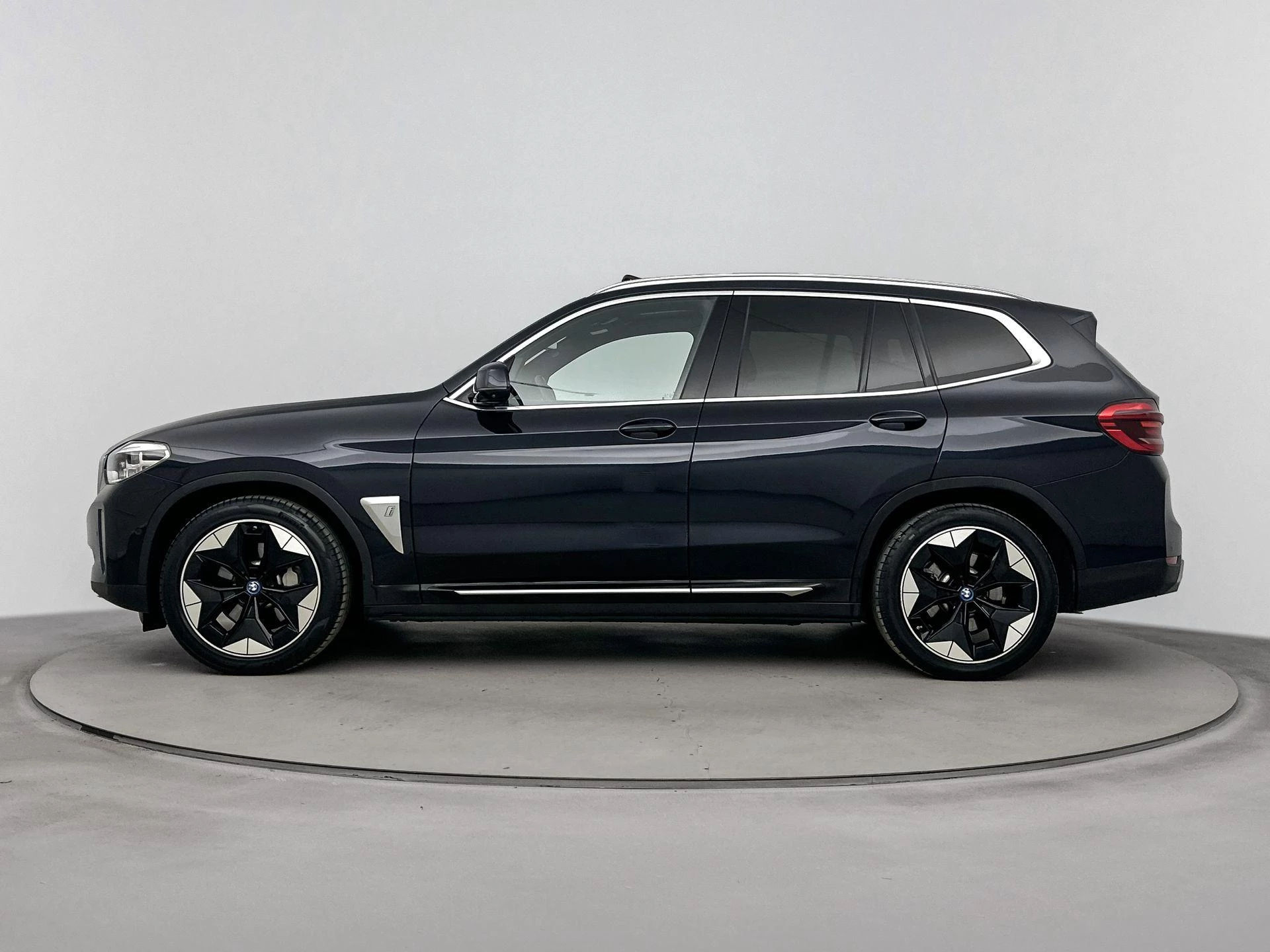 BMW-iX3-image-1