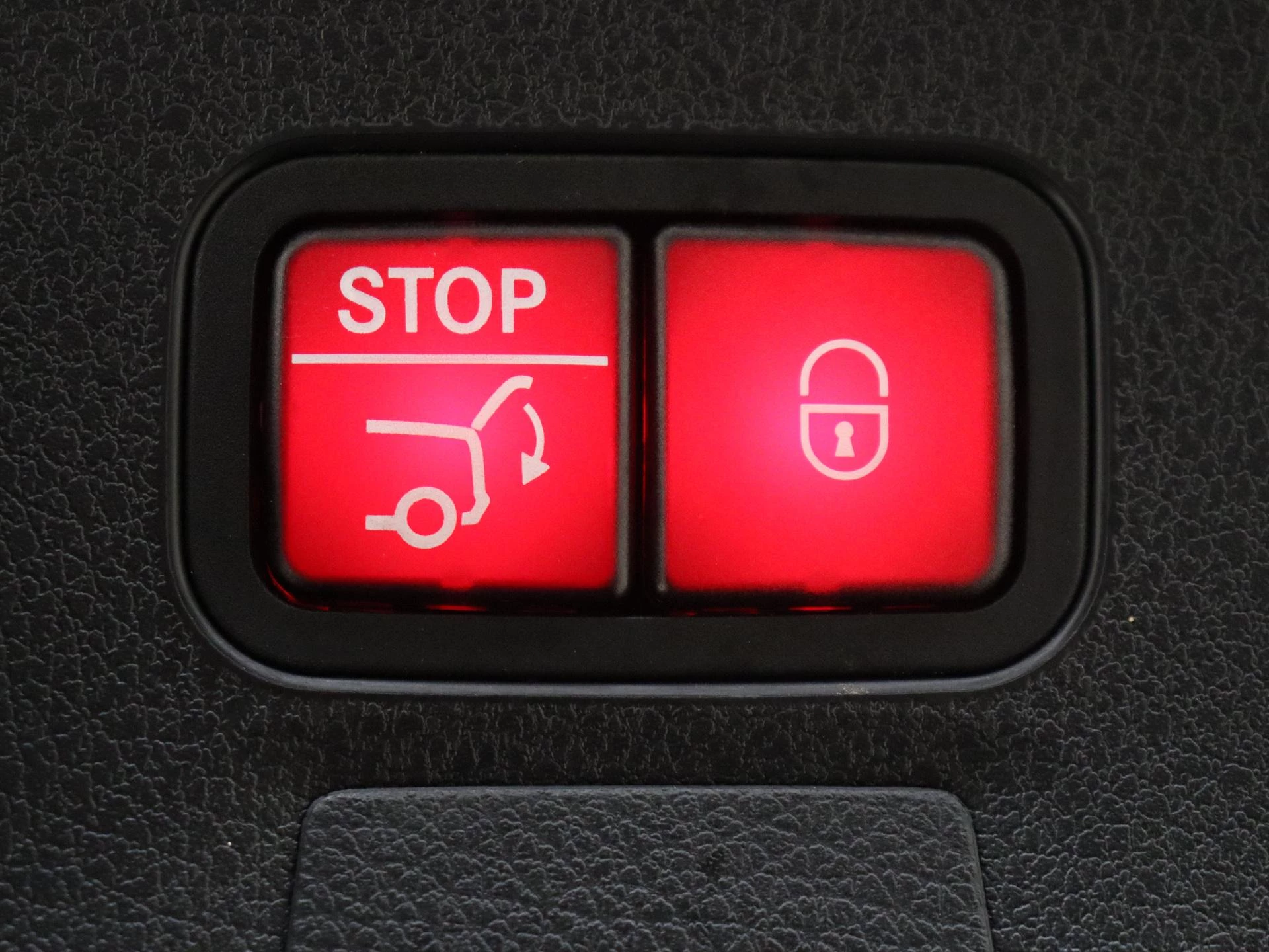 Mercedes-Benz-CLA-image-36