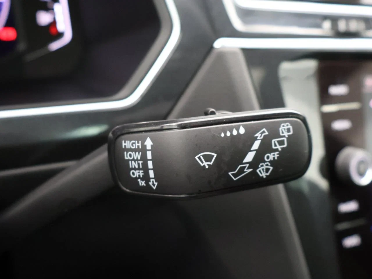 Volkswagen-Tiguan-image-26