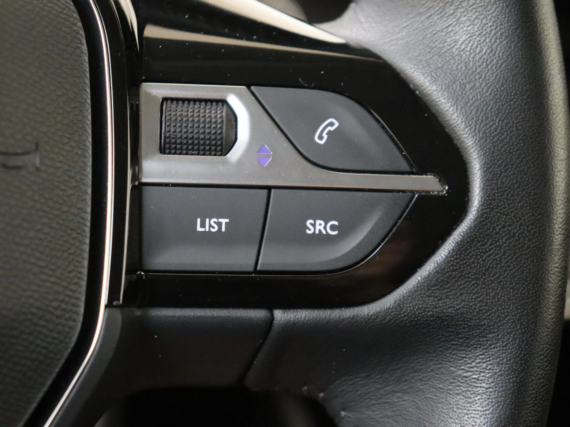 Peugeot-208-image-12