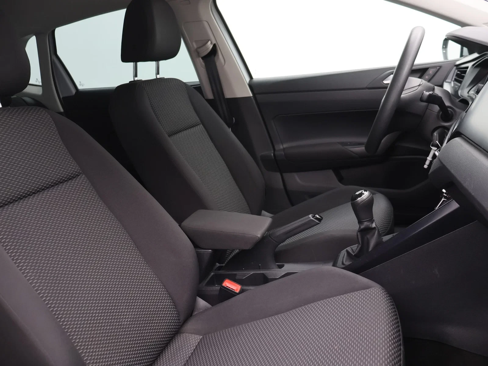 Volkswagen-Polo-image-8