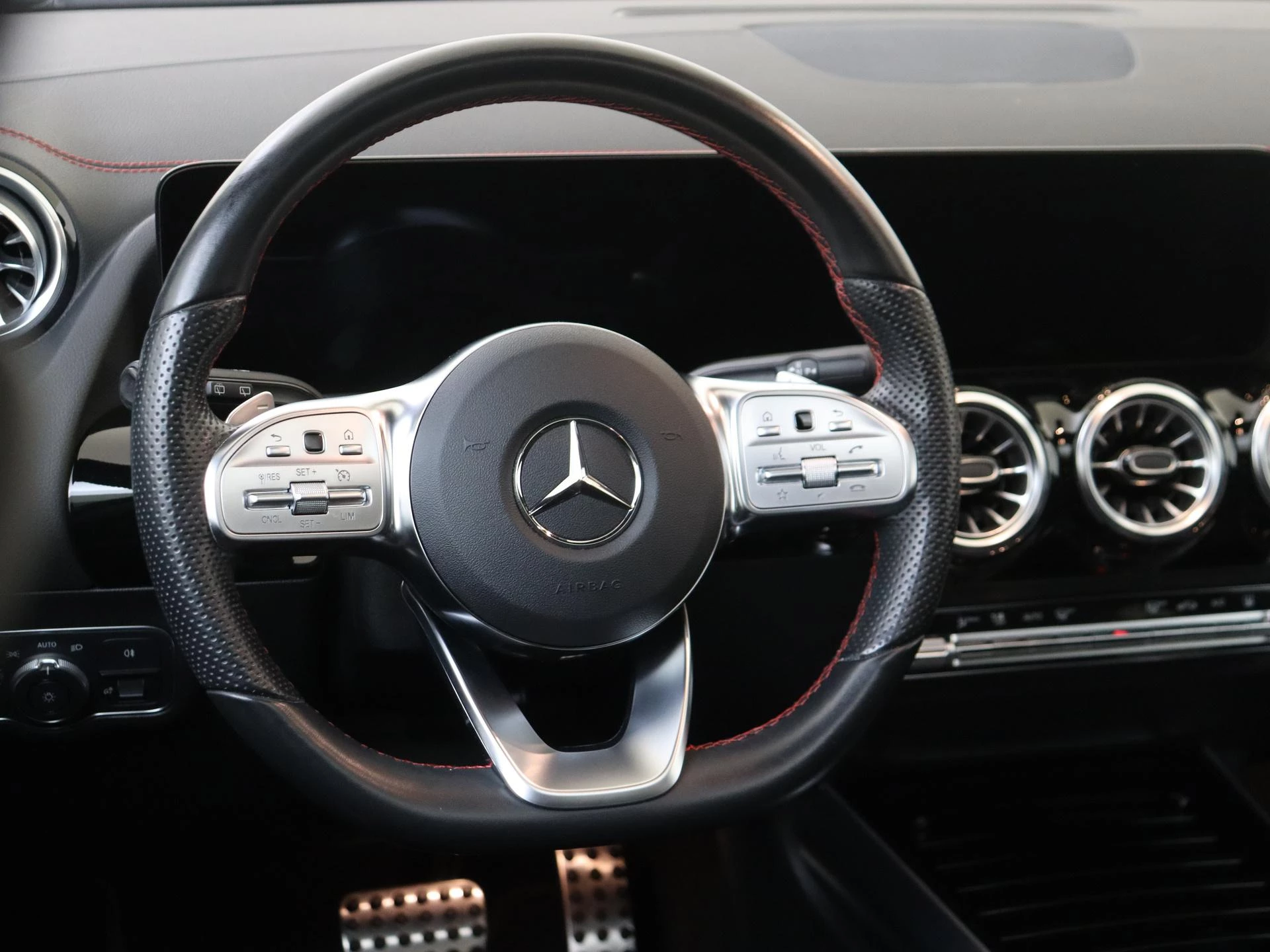Mercedes-Benz-EQA-image-10
