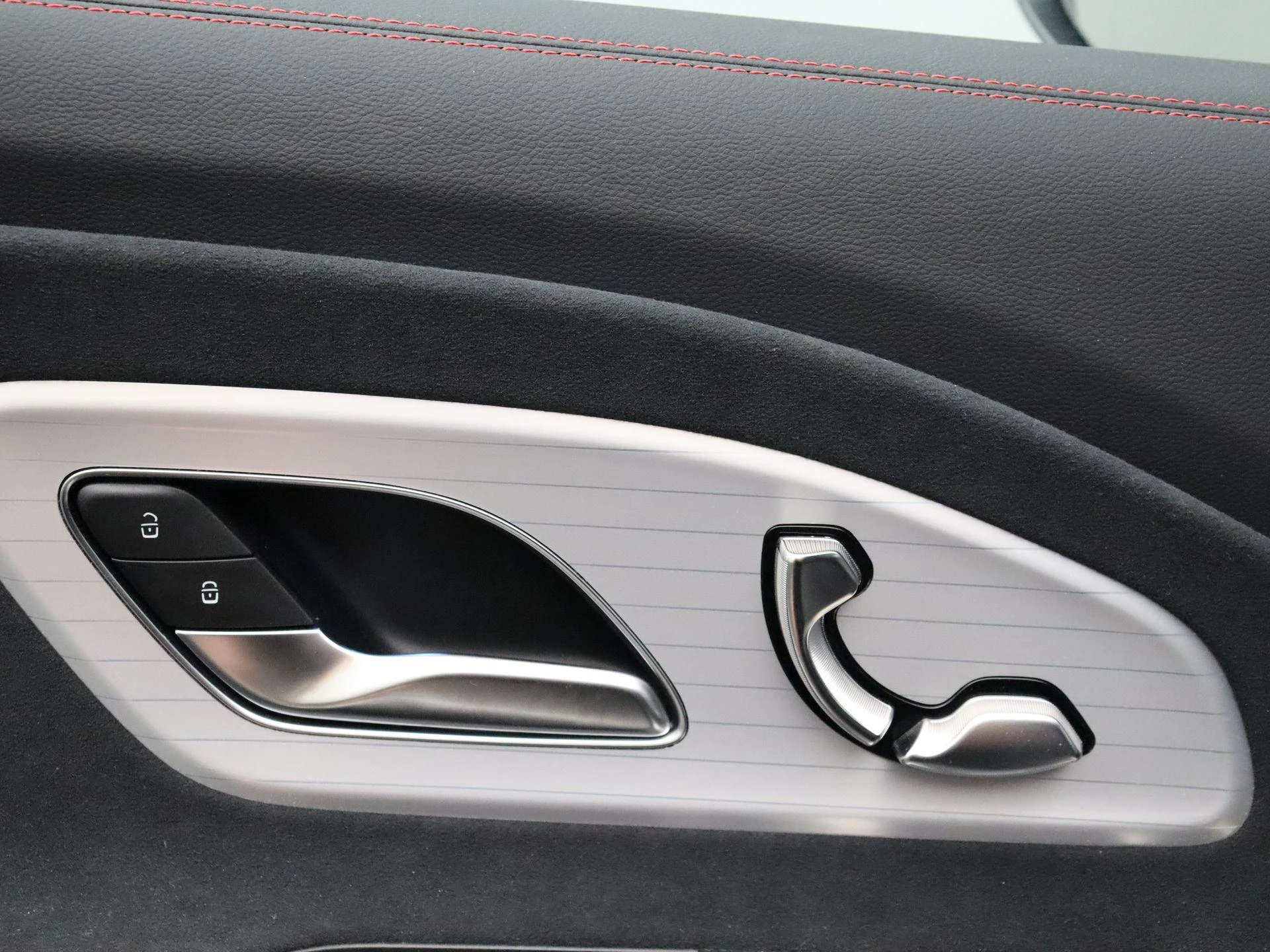 Mercedes-Benz-CLA-image-8