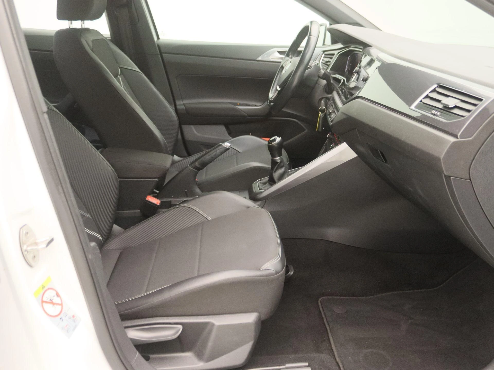 Volkswagen-Polo-image-22